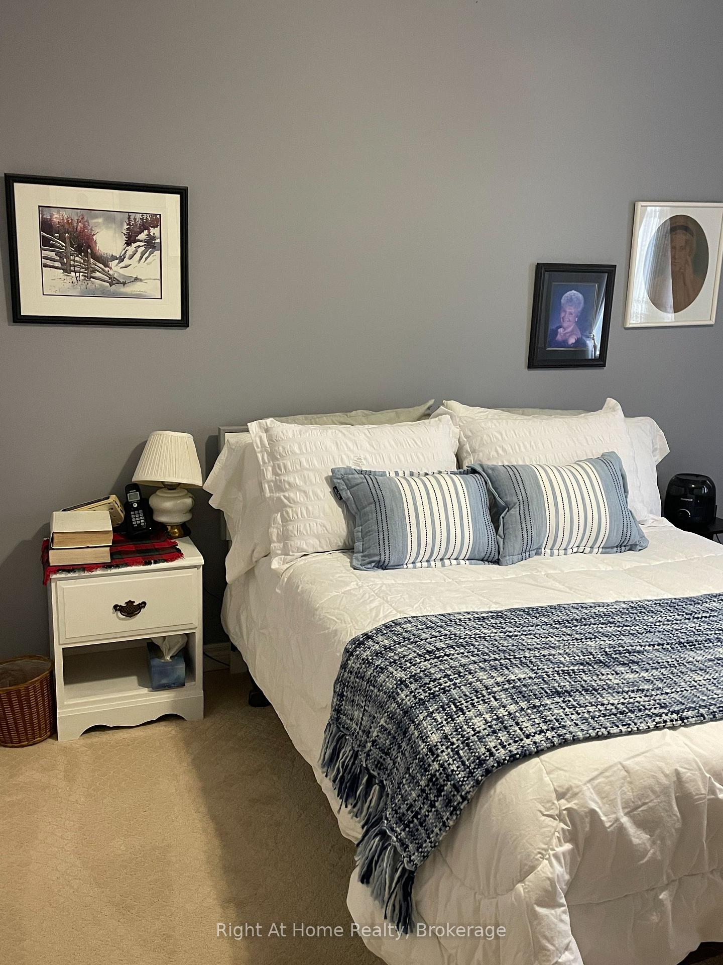 2 Bedrooms Condo at 84 Greentrail, Hamilton For sale