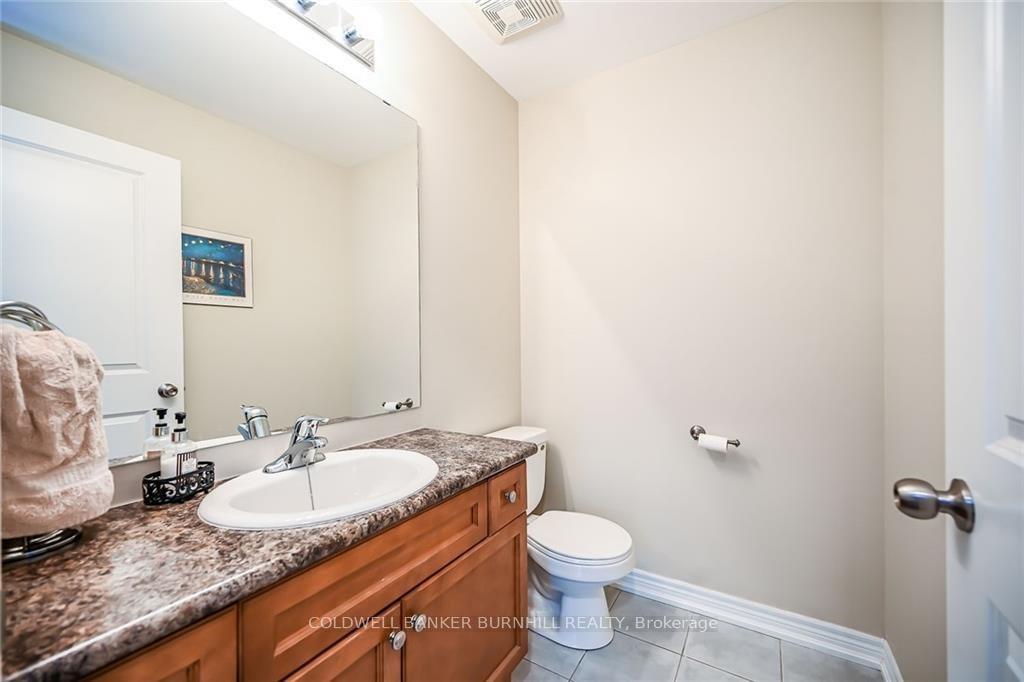 2 Bedrooms Condo at 396 Plains, Burlington For sale