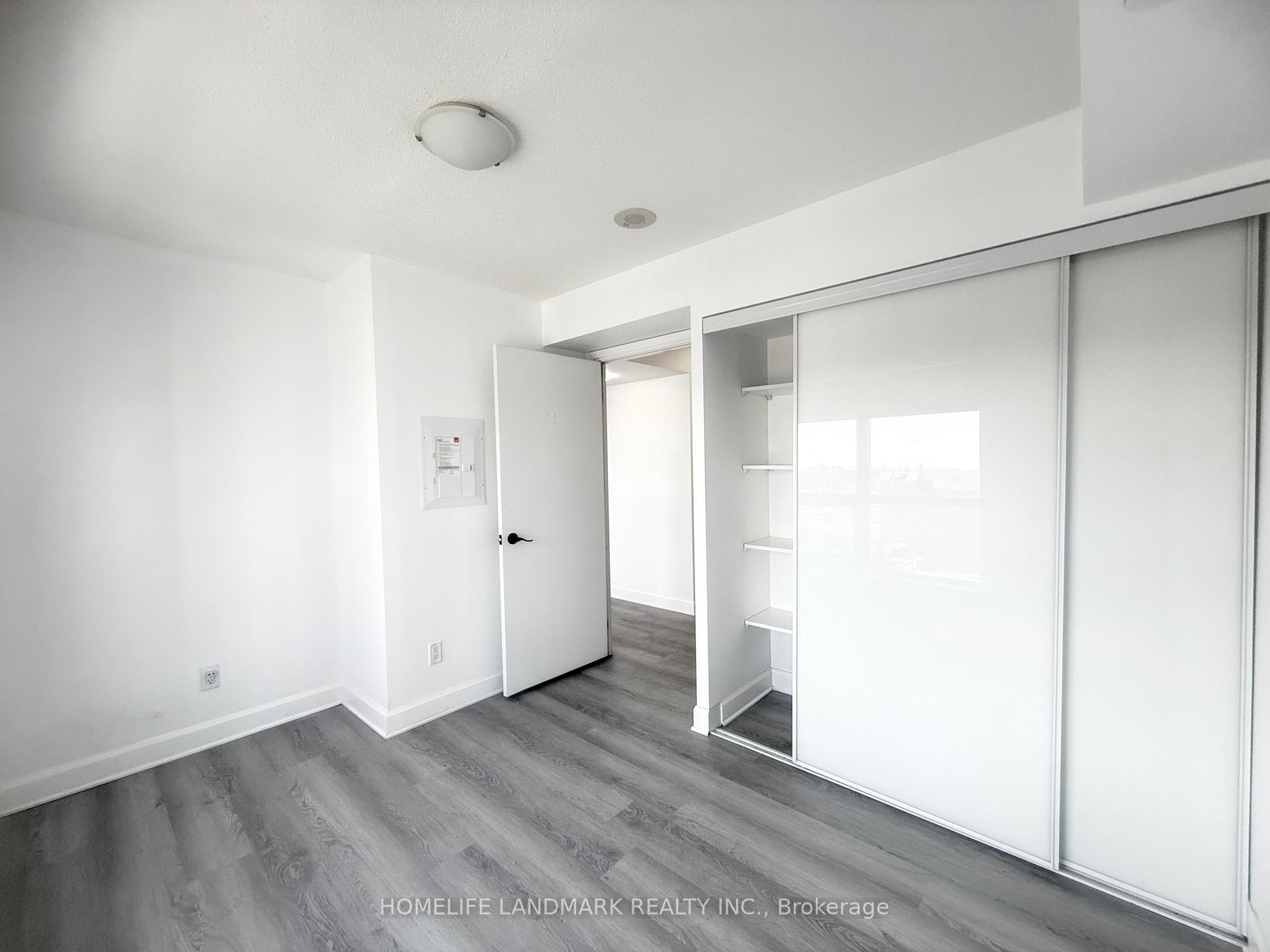 2 Bedrooms Condo at 255 Village Green,  Toronto For sale