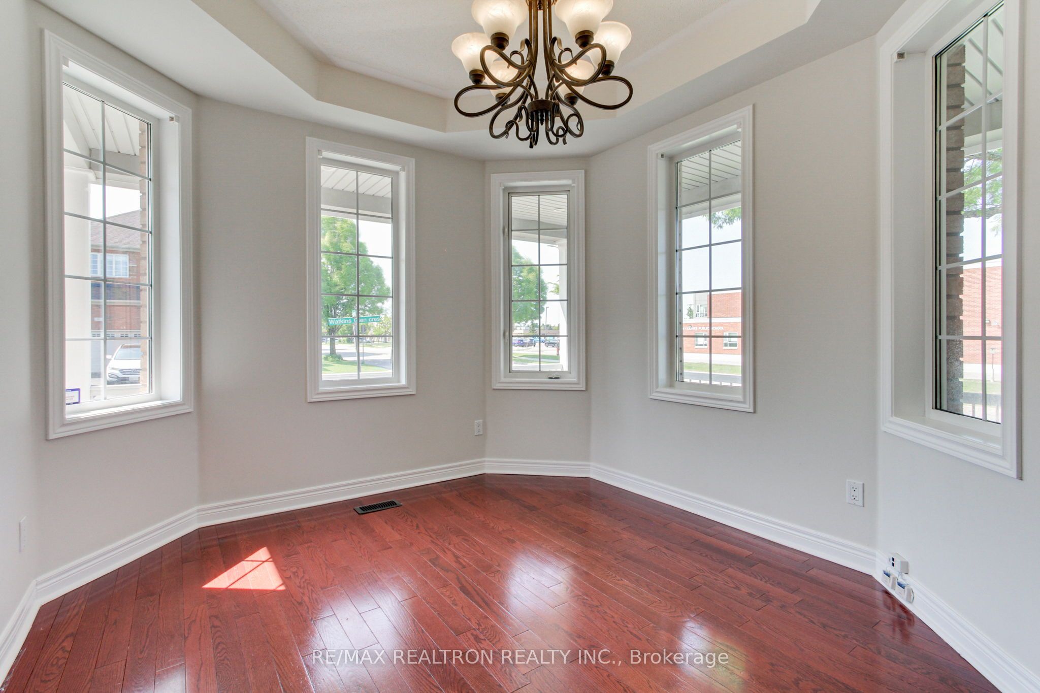 119 Watkins Glen Crescent