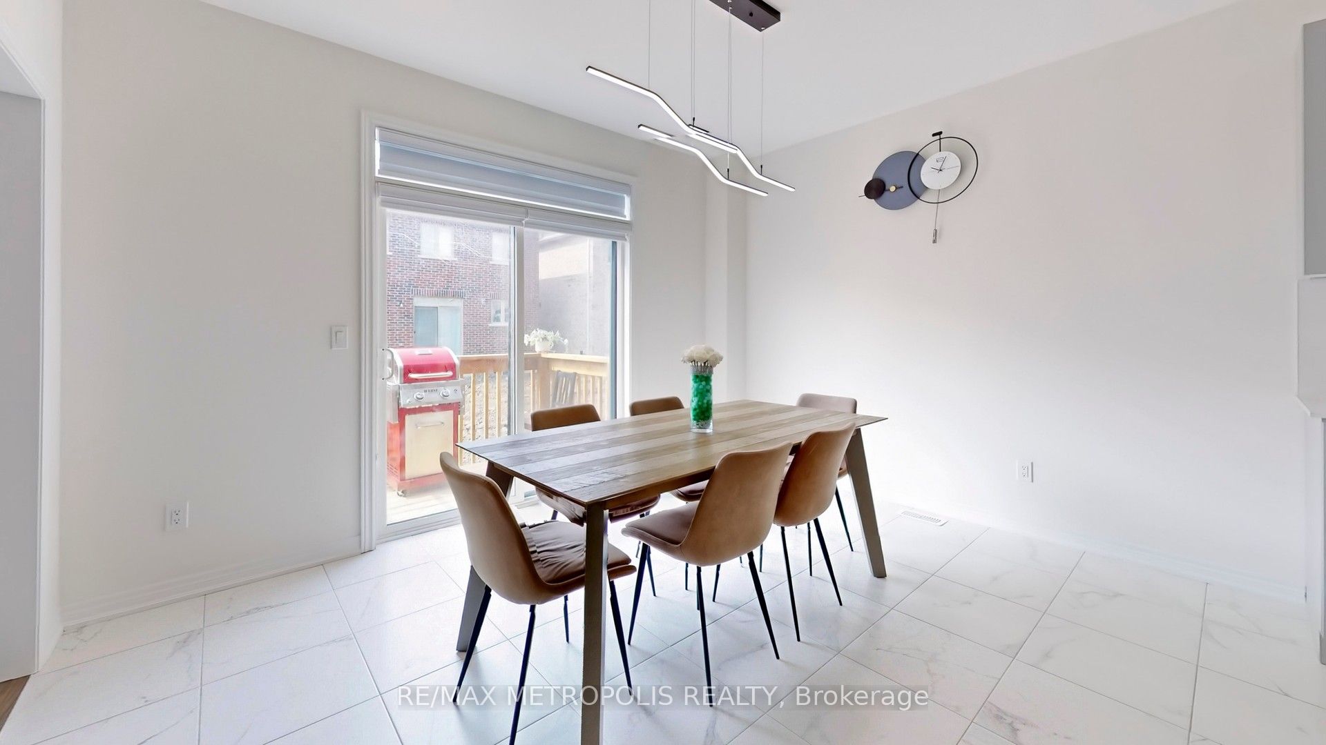 1315 Davis Loop
