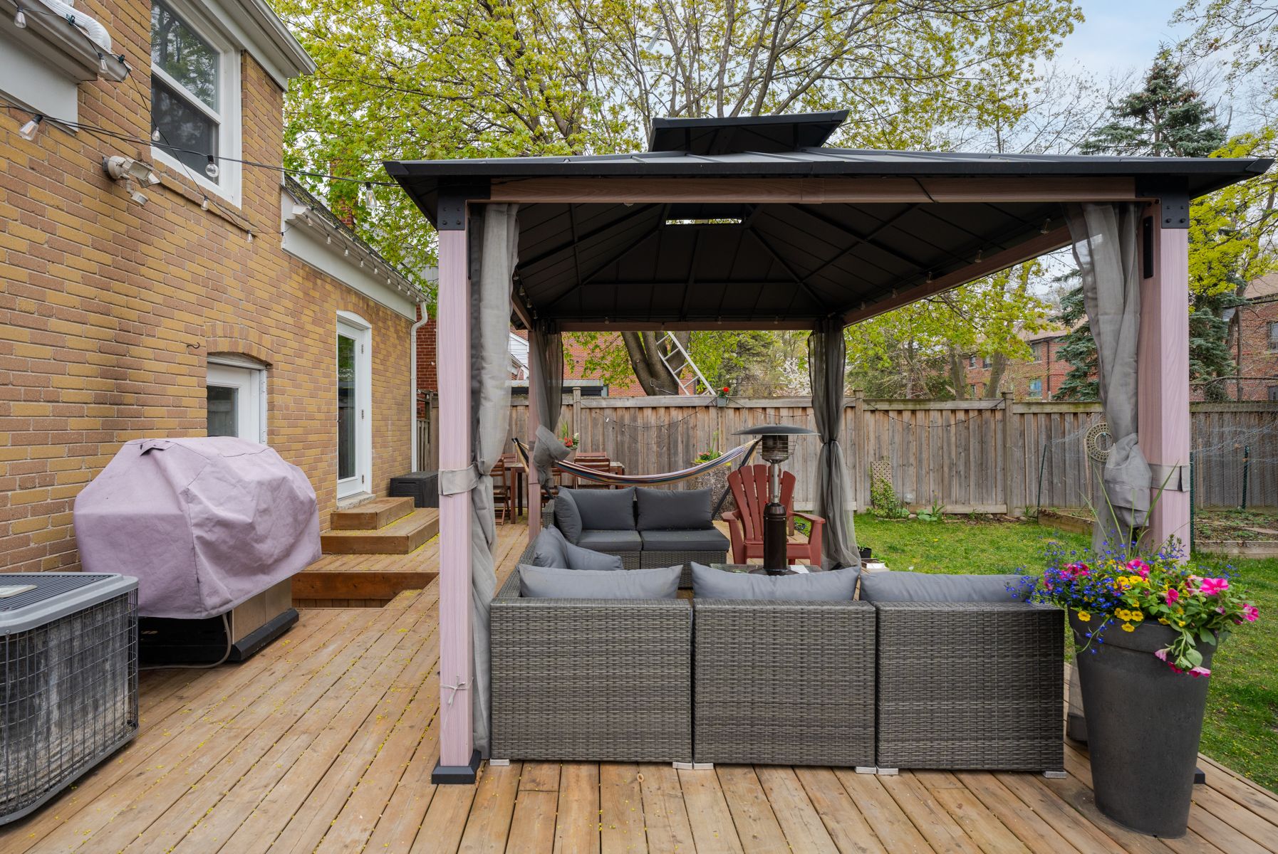 89 Charleswood Drive