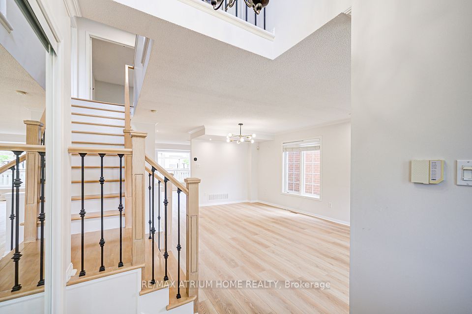 2293 Oakhaven Drive, Oakville, ON L6M 3Y9