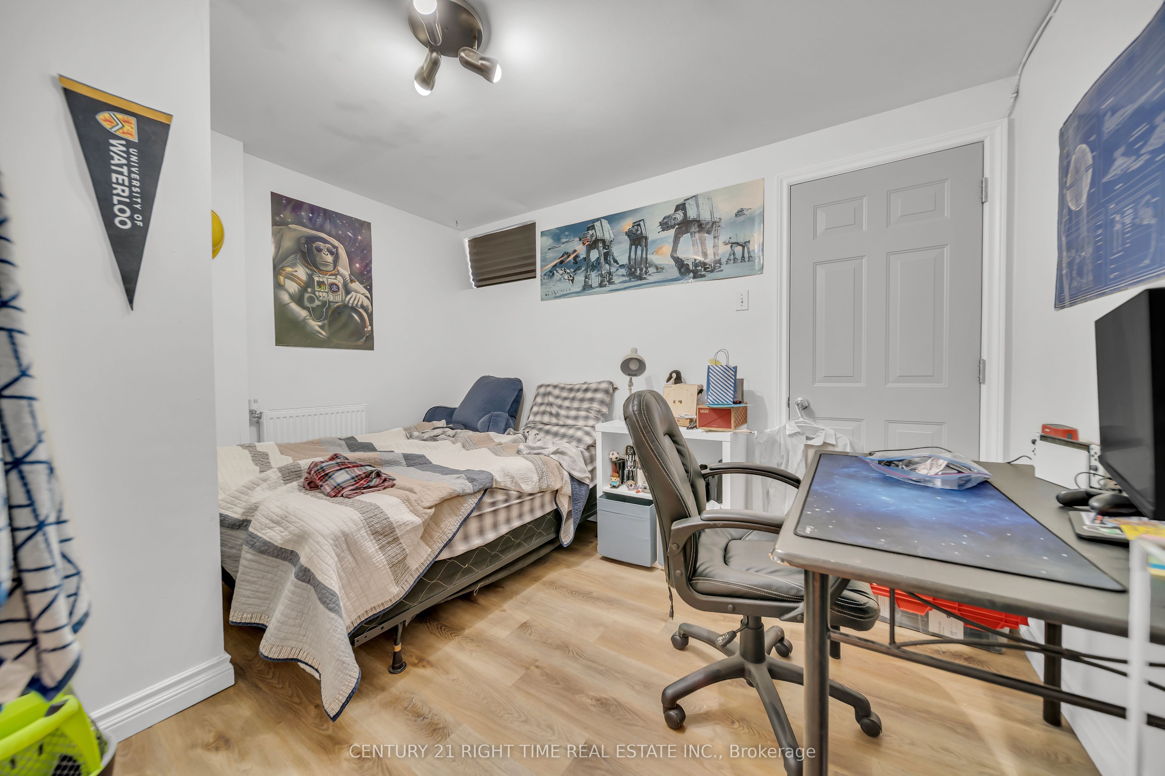 24 Columbia Street W