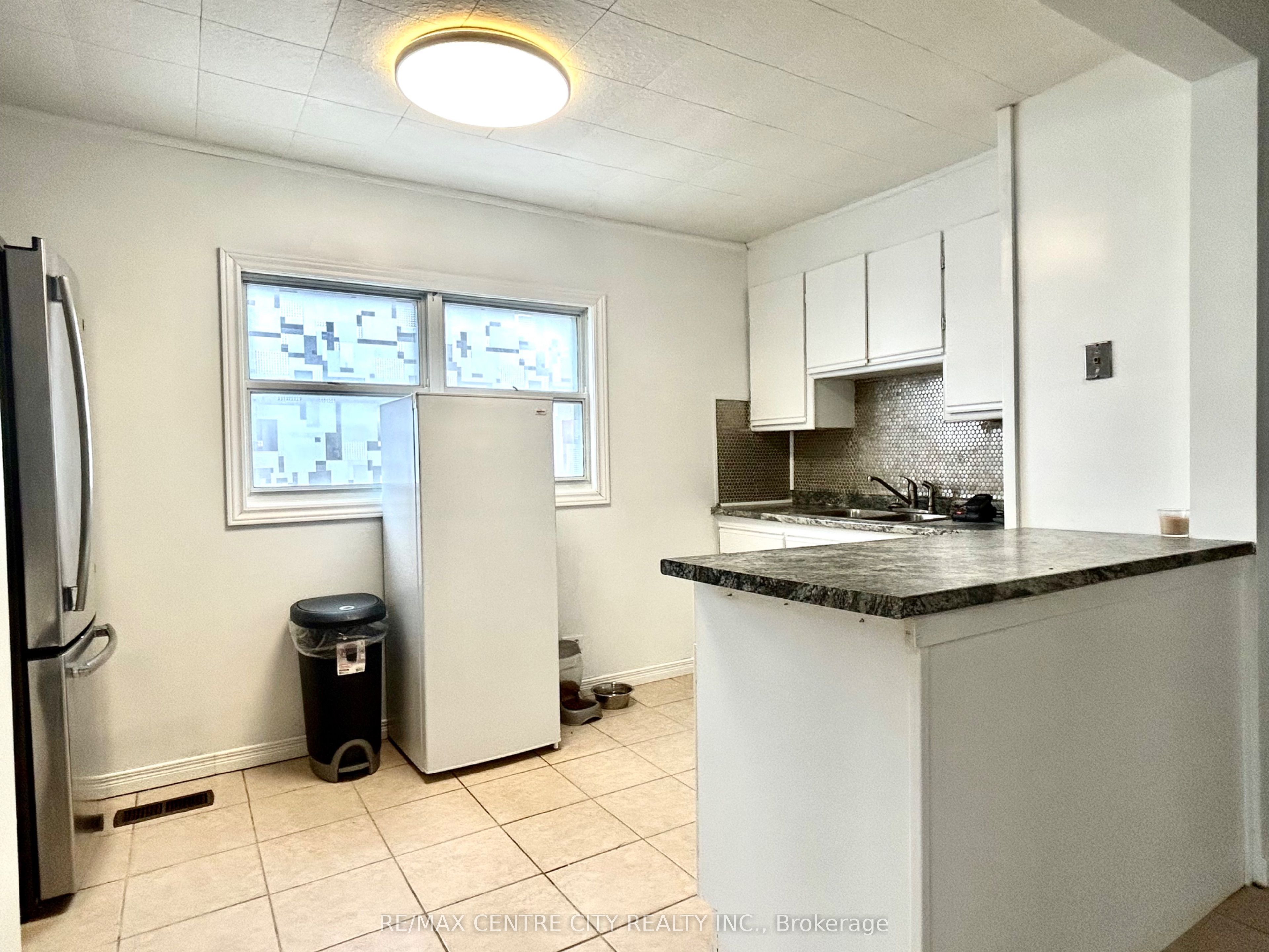 11 Parkside Drive, St. Thomas, ON N5R 3T8