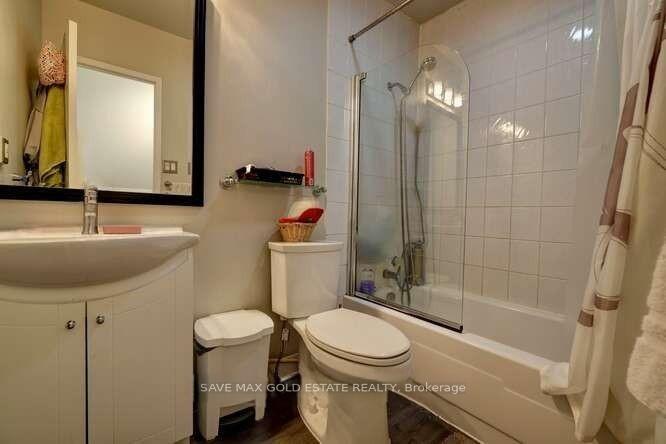 3 Bedrooms Condo at 49 Queen, Mississauga For sale