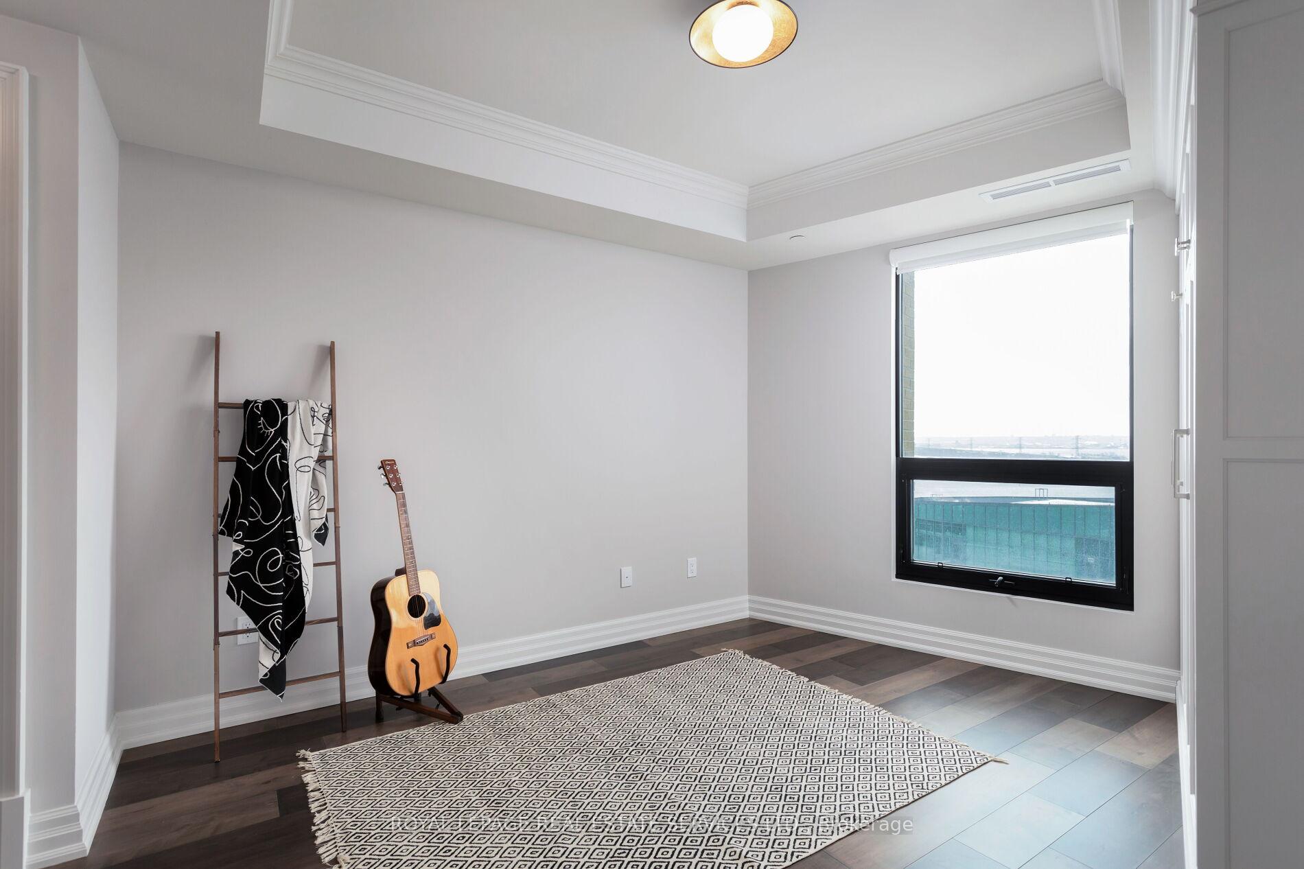 3 Bedrooms Condo at 2060 Lakeshore, Burlington For sale