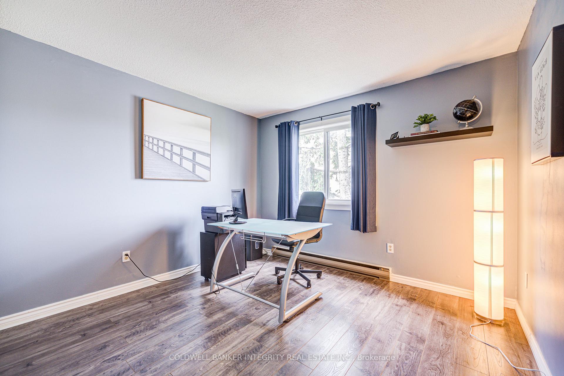 3 Bedrooms Condo at 1036 Falgarwood, Oakville For sale