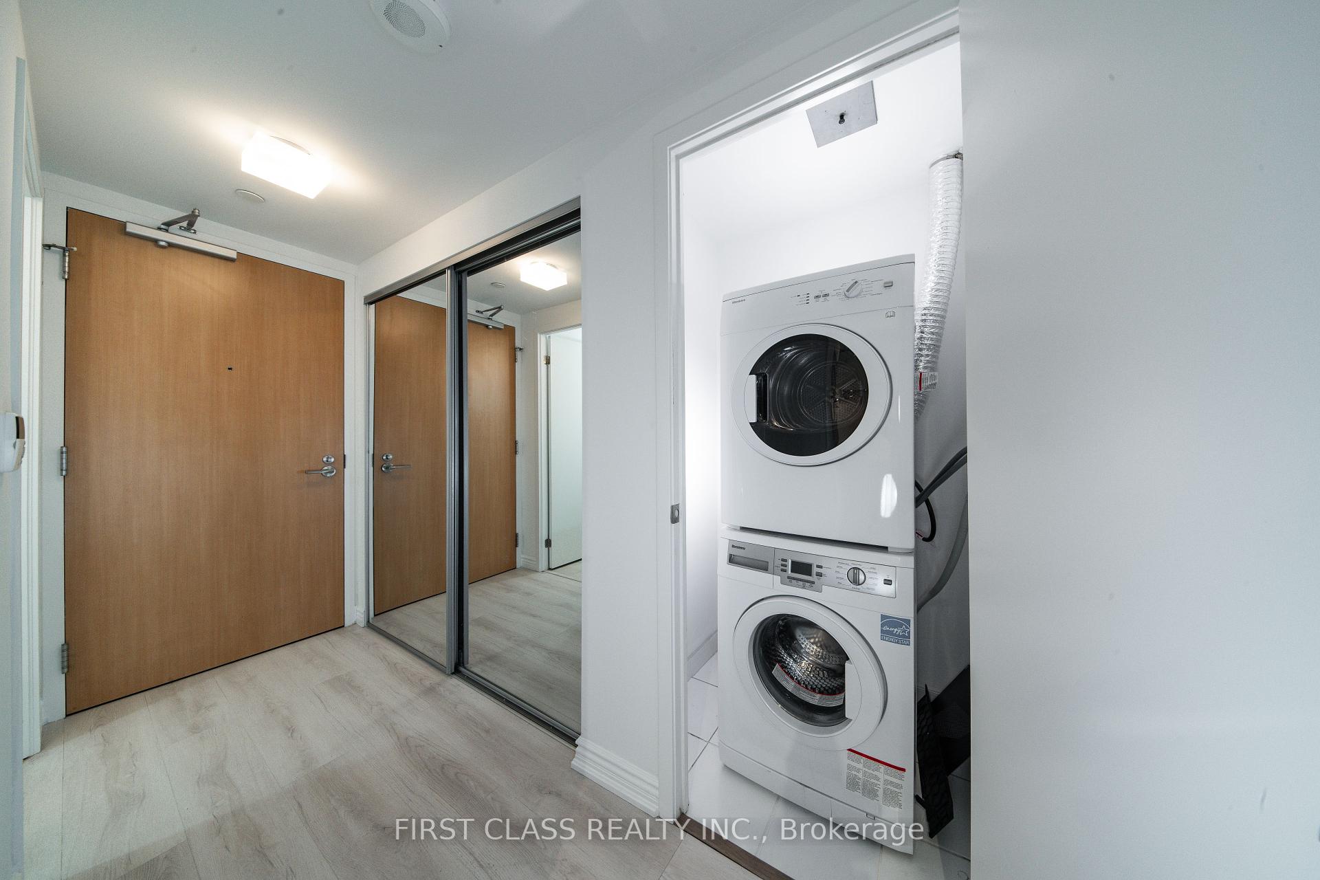 2 Bedrooms Condo at 11 Wellesley,  Toronto For sale