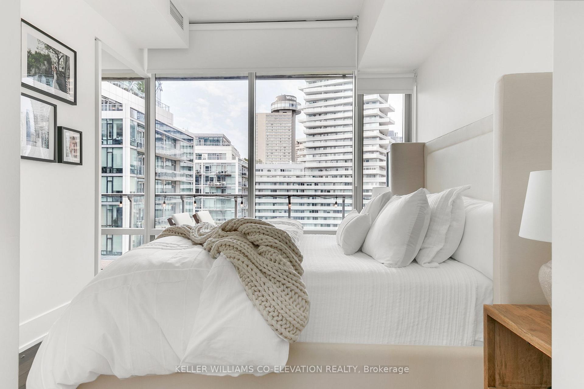 2 Bedrooms Condo at 39 Queens, Toronto For sale