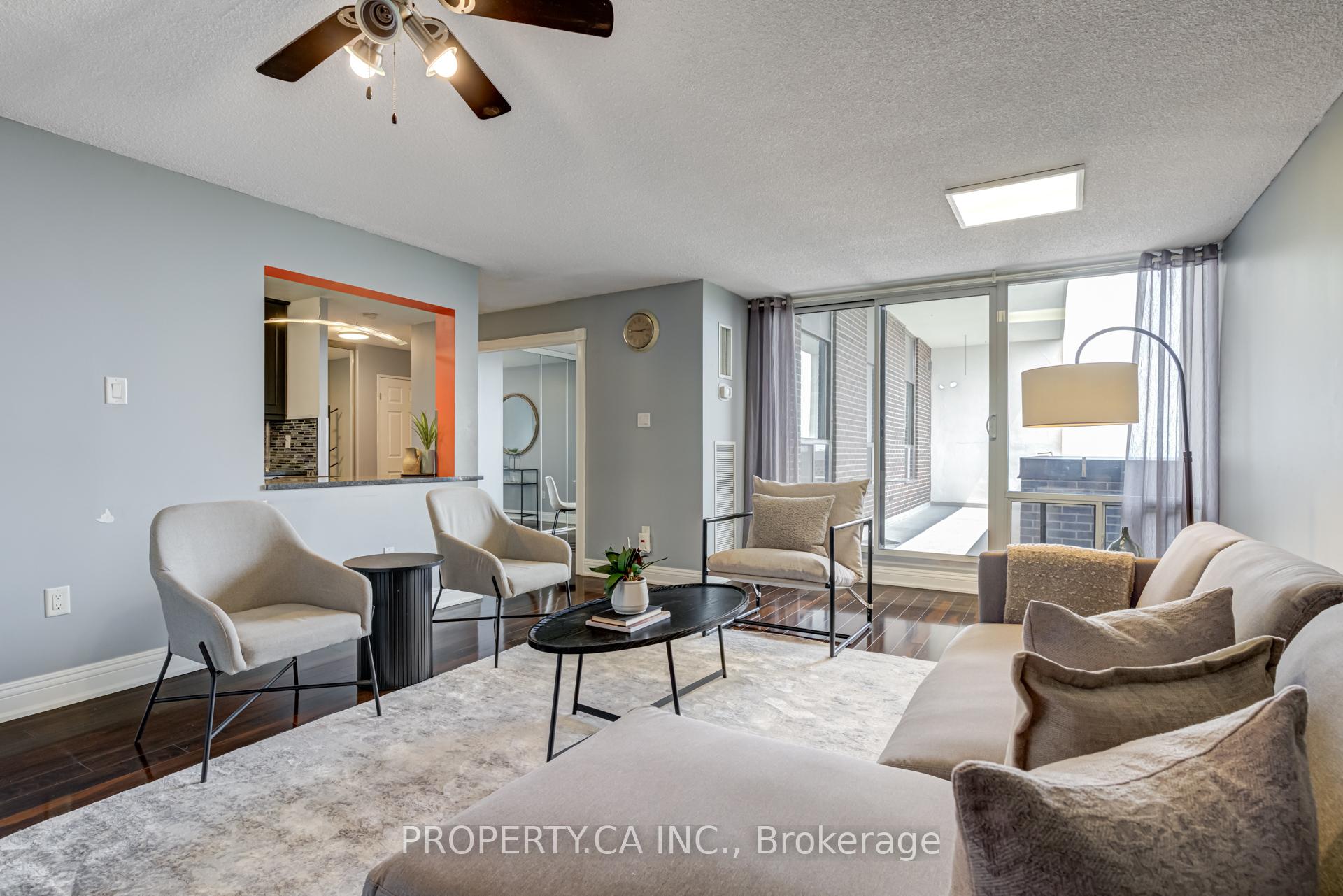 3 Bedrooms Condo at 1515 Lakeshore, Mississauga For sale
