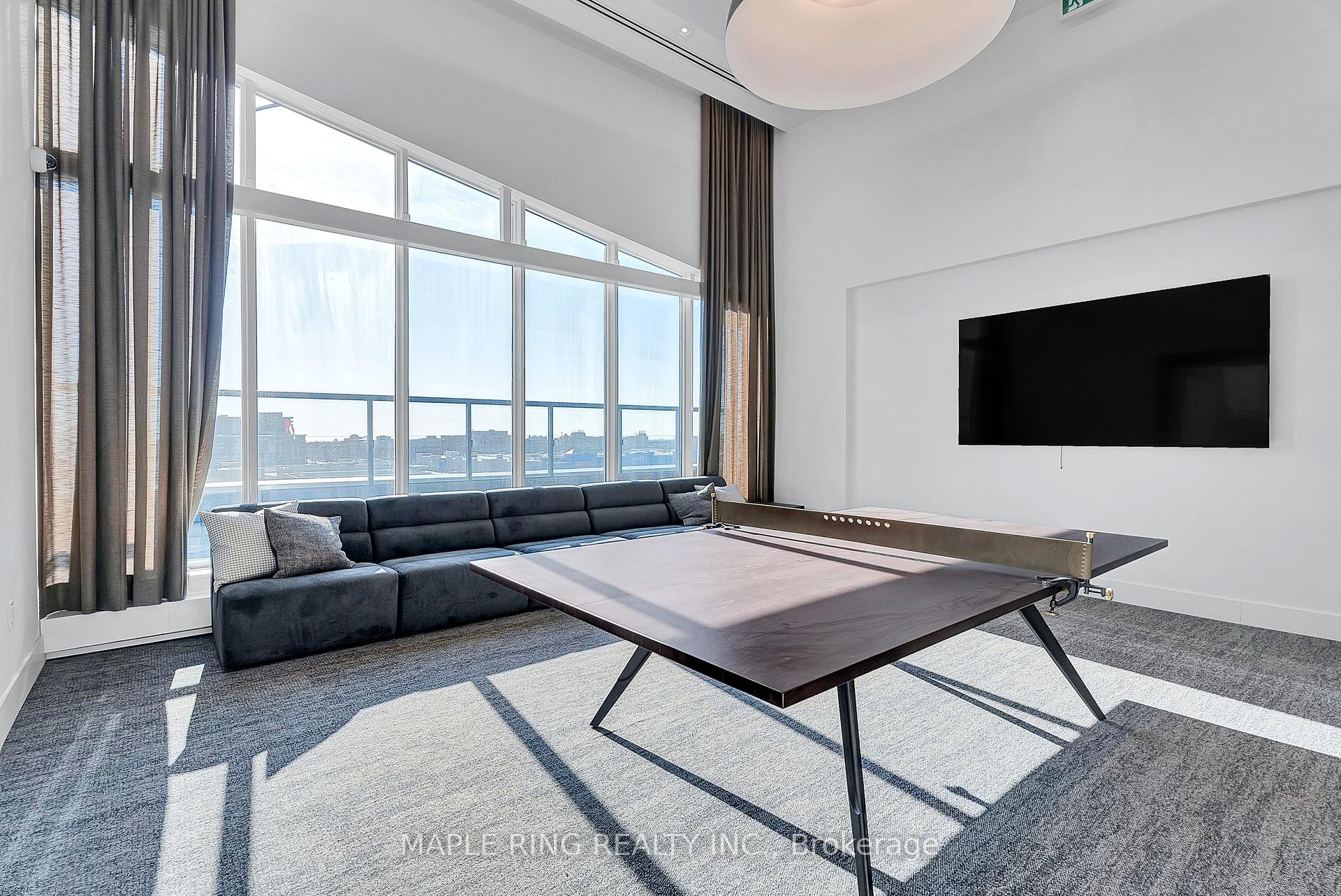 2 Bedrooms Condo at 2485 Taunton,  Oakville For sale