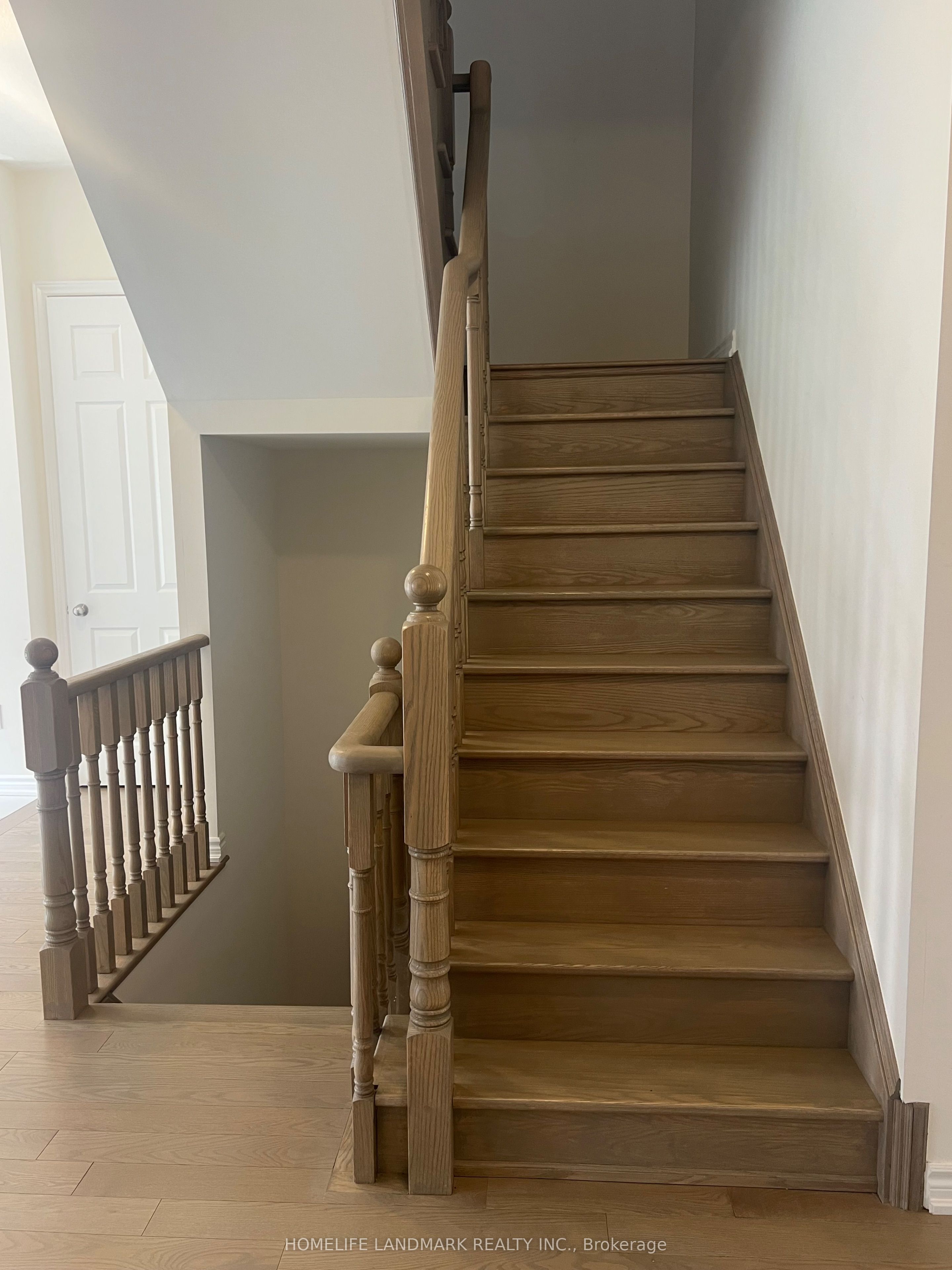 16 Kenneth Ross Crescent