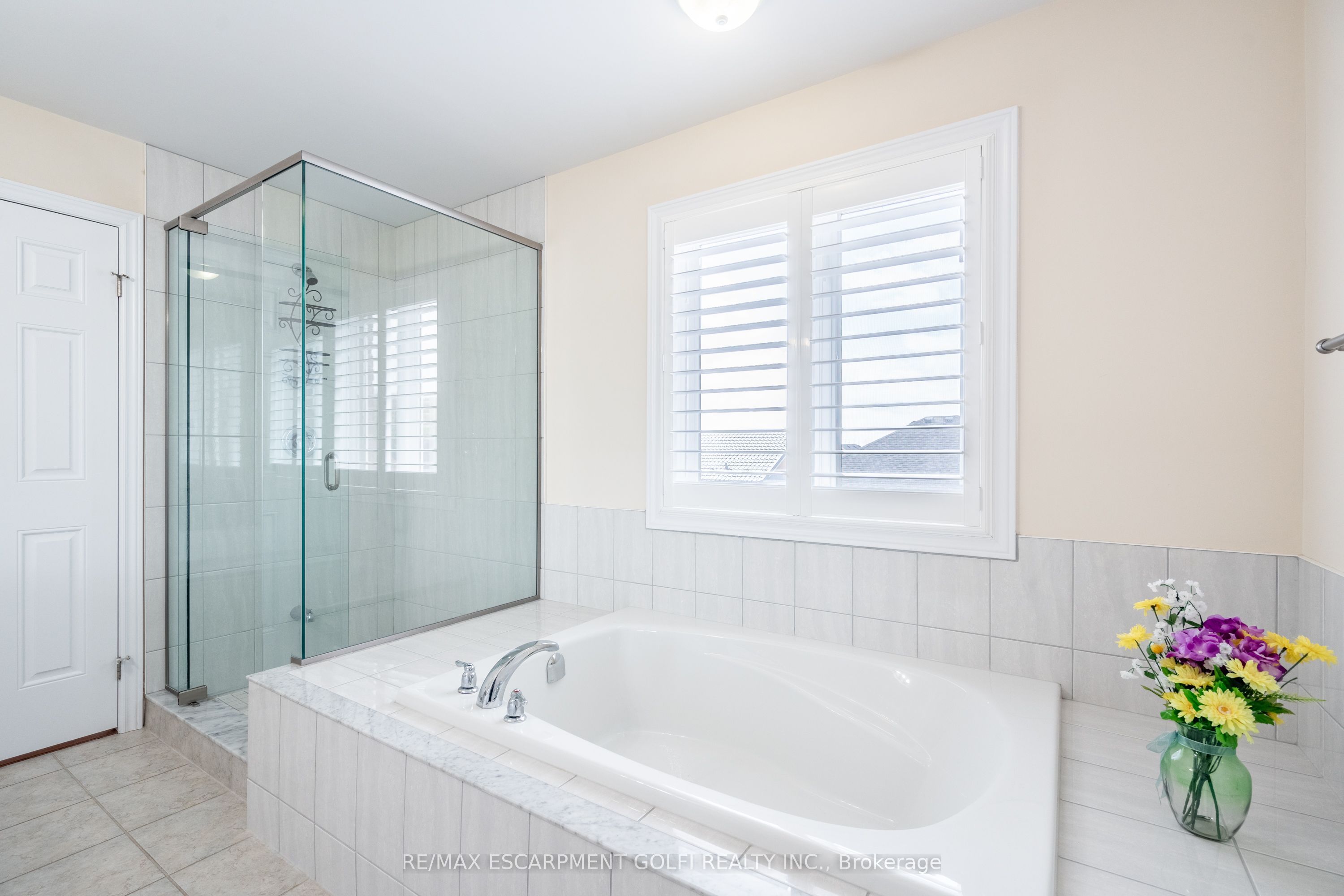 16 Edgehill Drive, Hamilton, ON L9B 0B1
