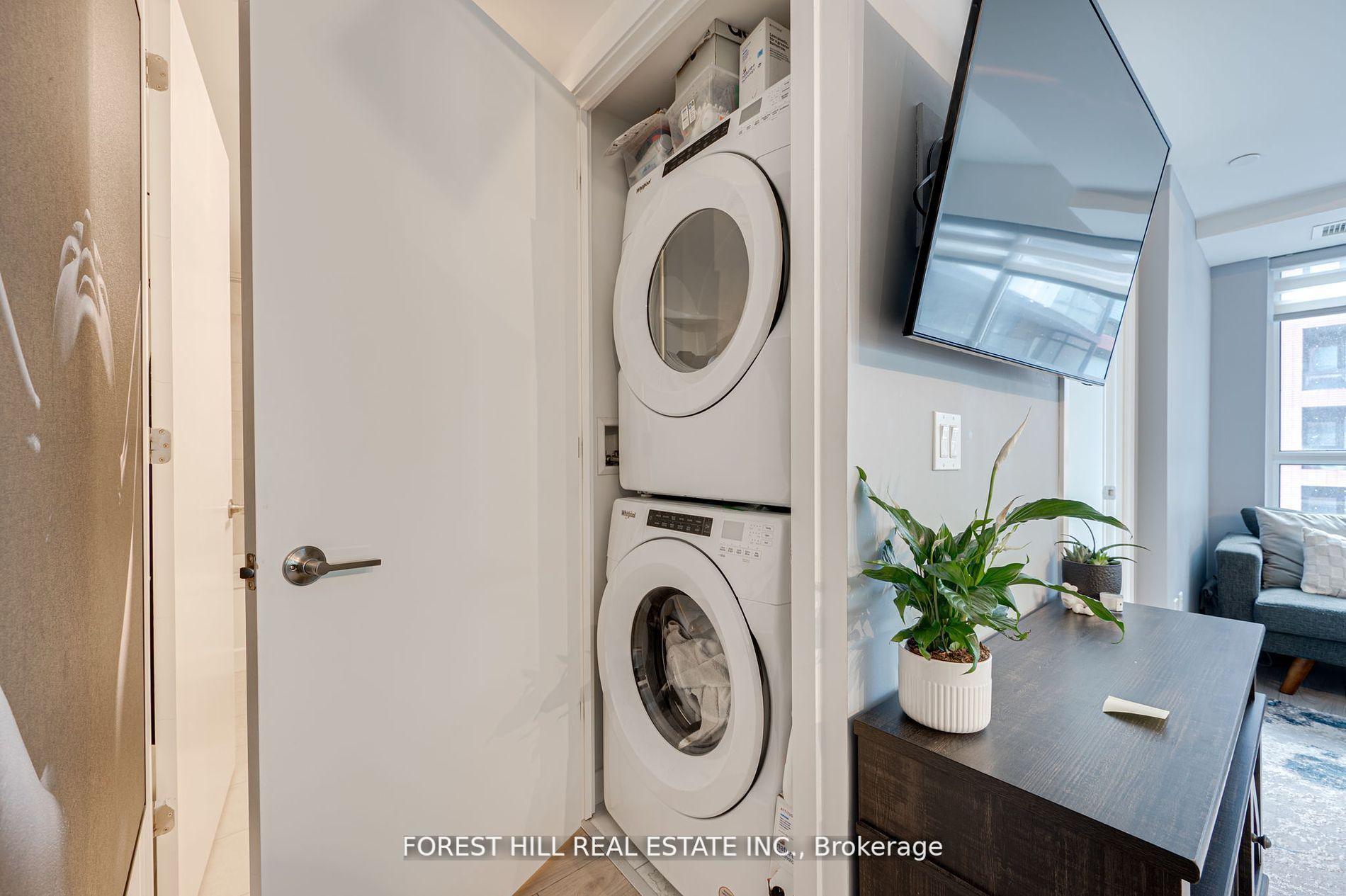 2 Bedrooms Condo at 8 Tippett, Toronto For sale