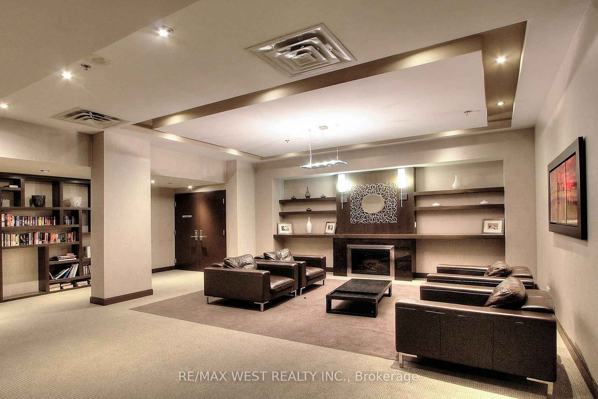 2 Bedrooms Condo at 80 Absolute, Mississauga For sale