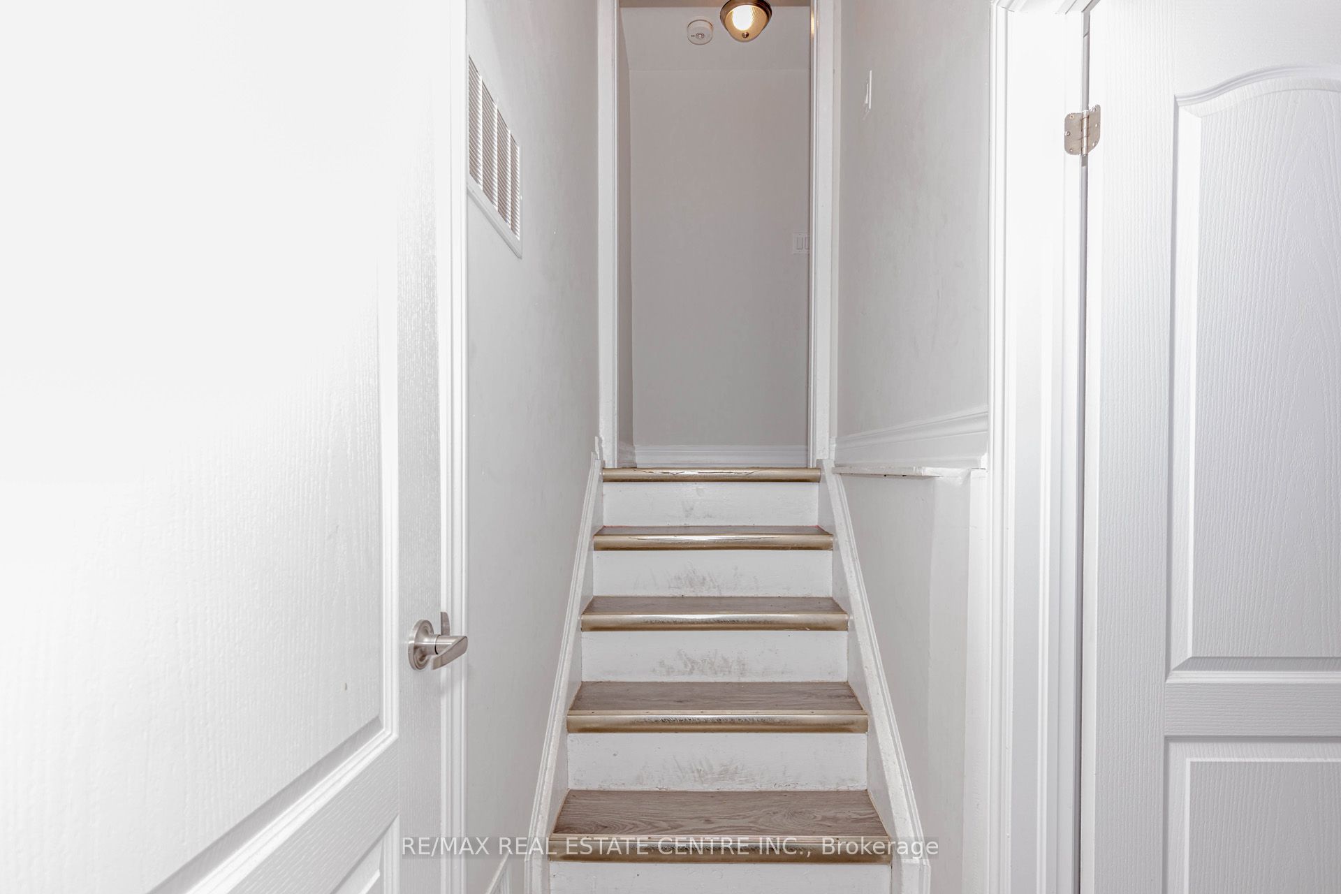 15 Benton Street
