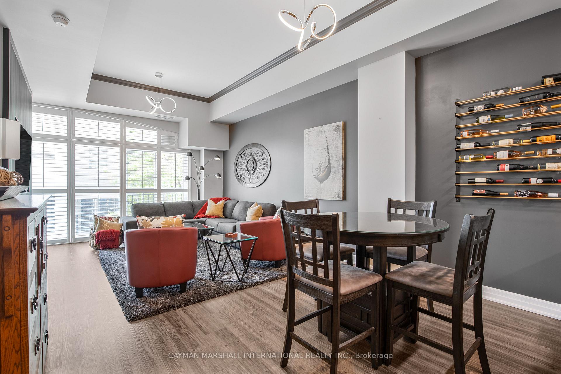 2 Bedrooms Condo at 360 Pearl, Burlington For sale