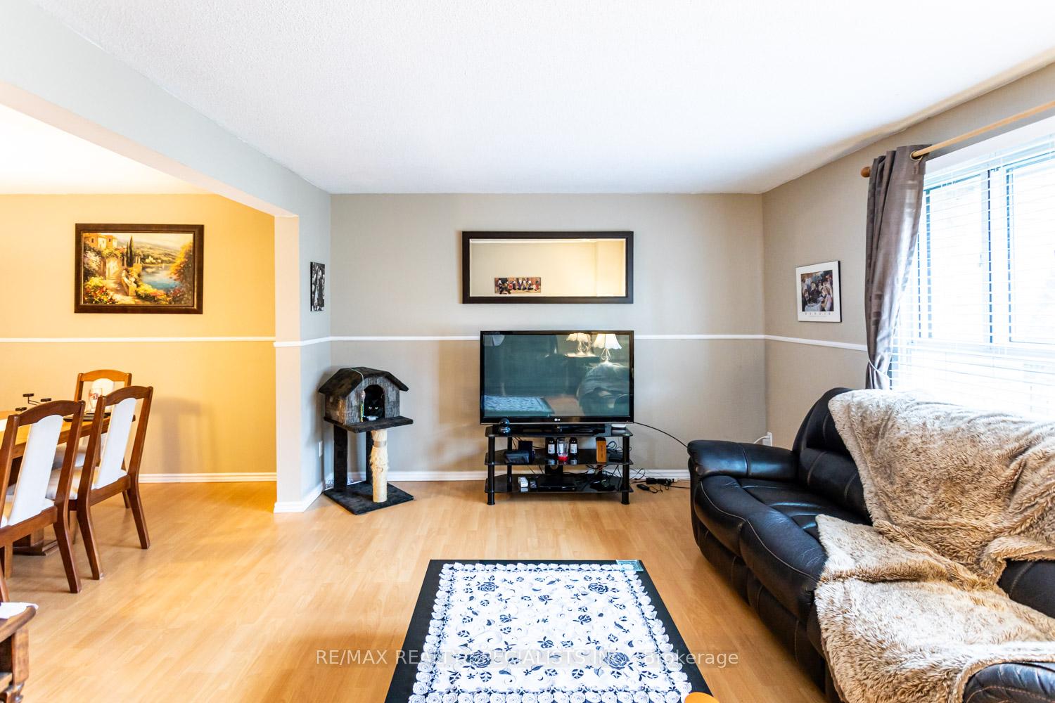5 Bedrooms Condo at 405 Hyacinthe, Mississauga For sale
