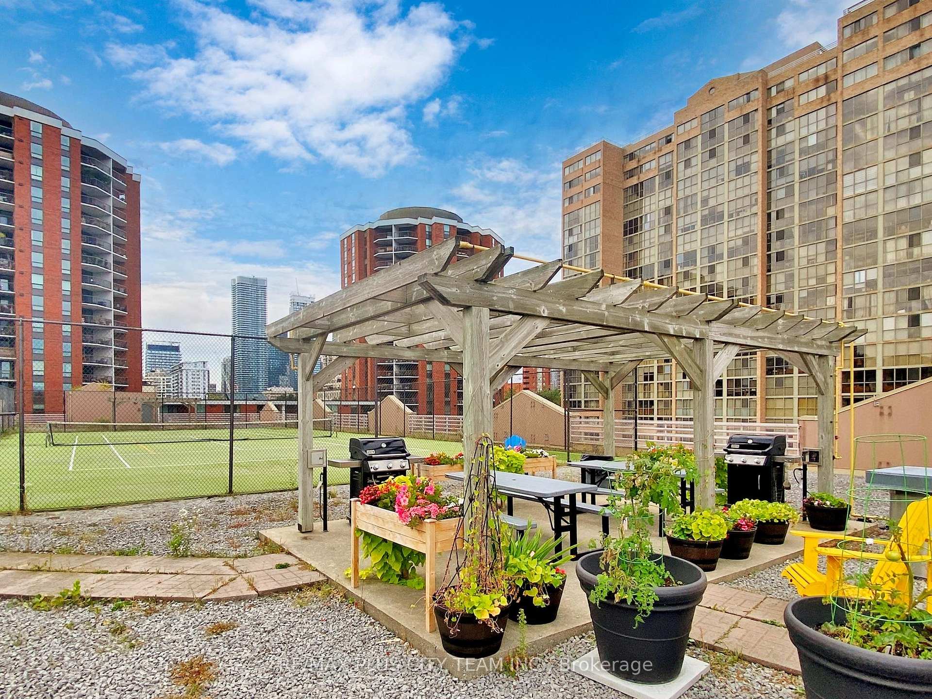 4 Bedrooms Condo at 60 Homewood, Toronto For sale