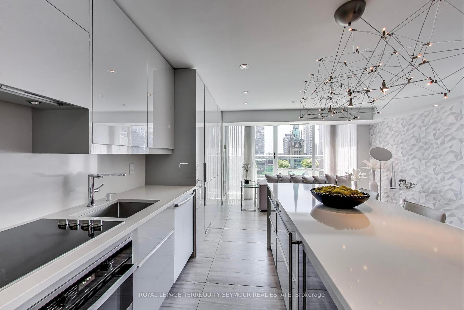 3 Bedrooms Condo at 77 Lombard, Toronto For sale