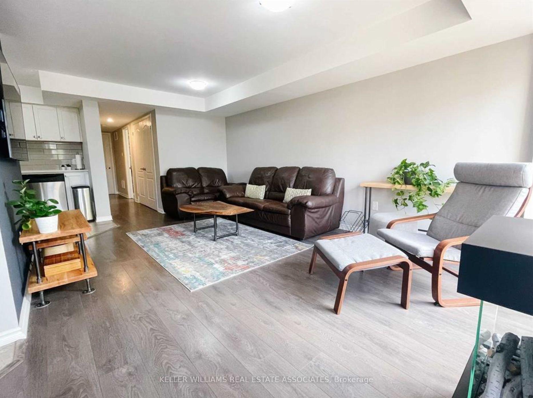 3 Bedrooms Condo at 2441 Greenwich, Oakville For sale