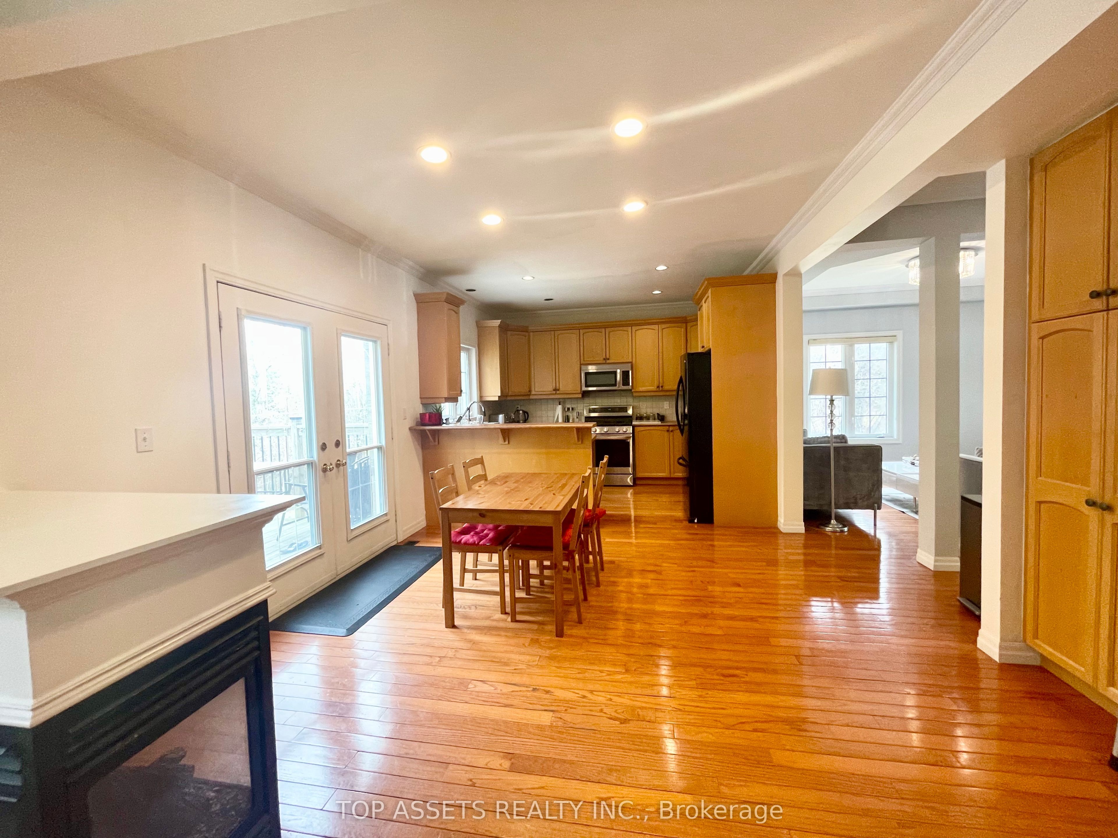 32 Headwater Crescent