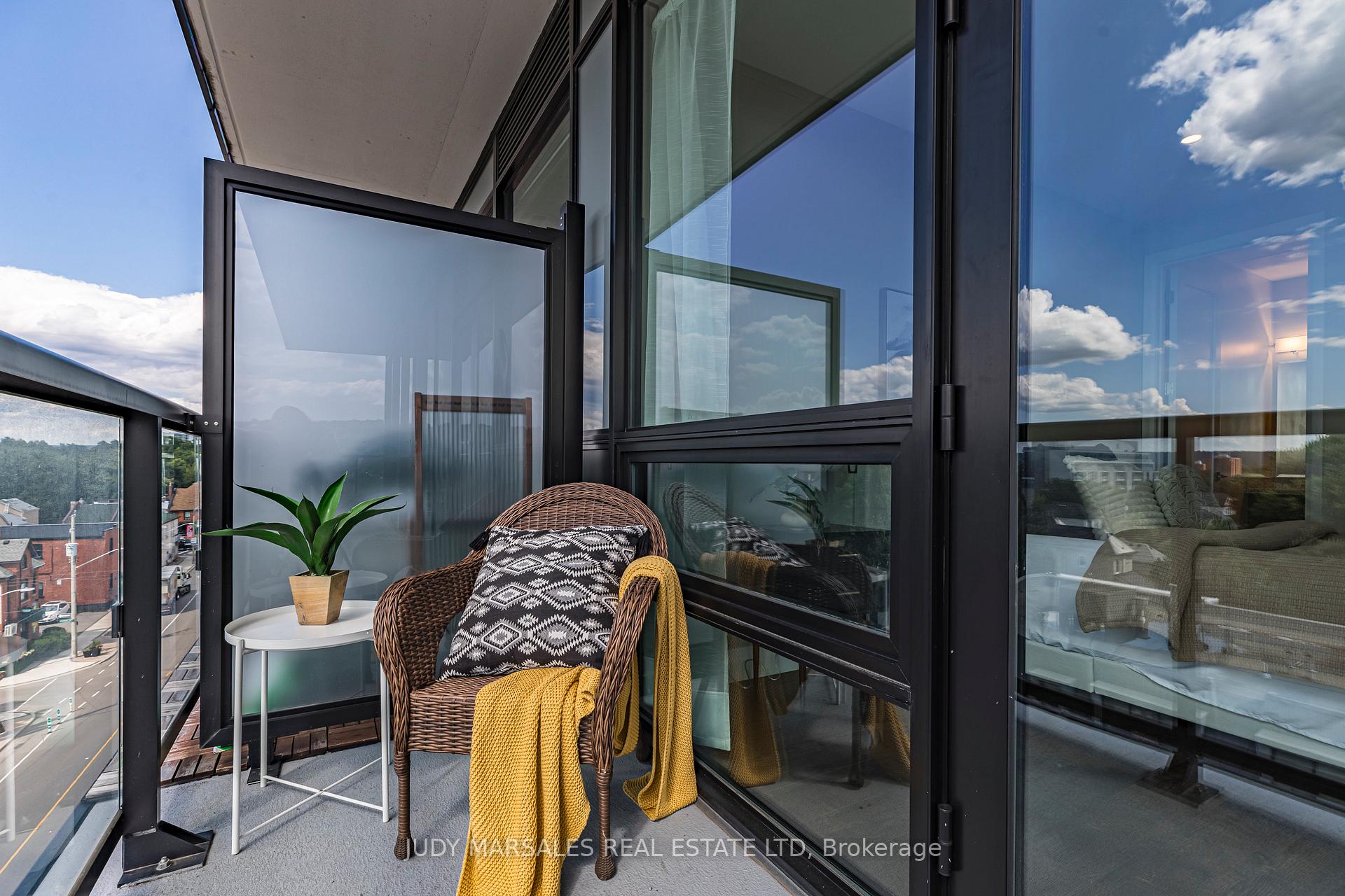 2 Bedrooms Condo at 101 Locke,  Hamilton For sale
