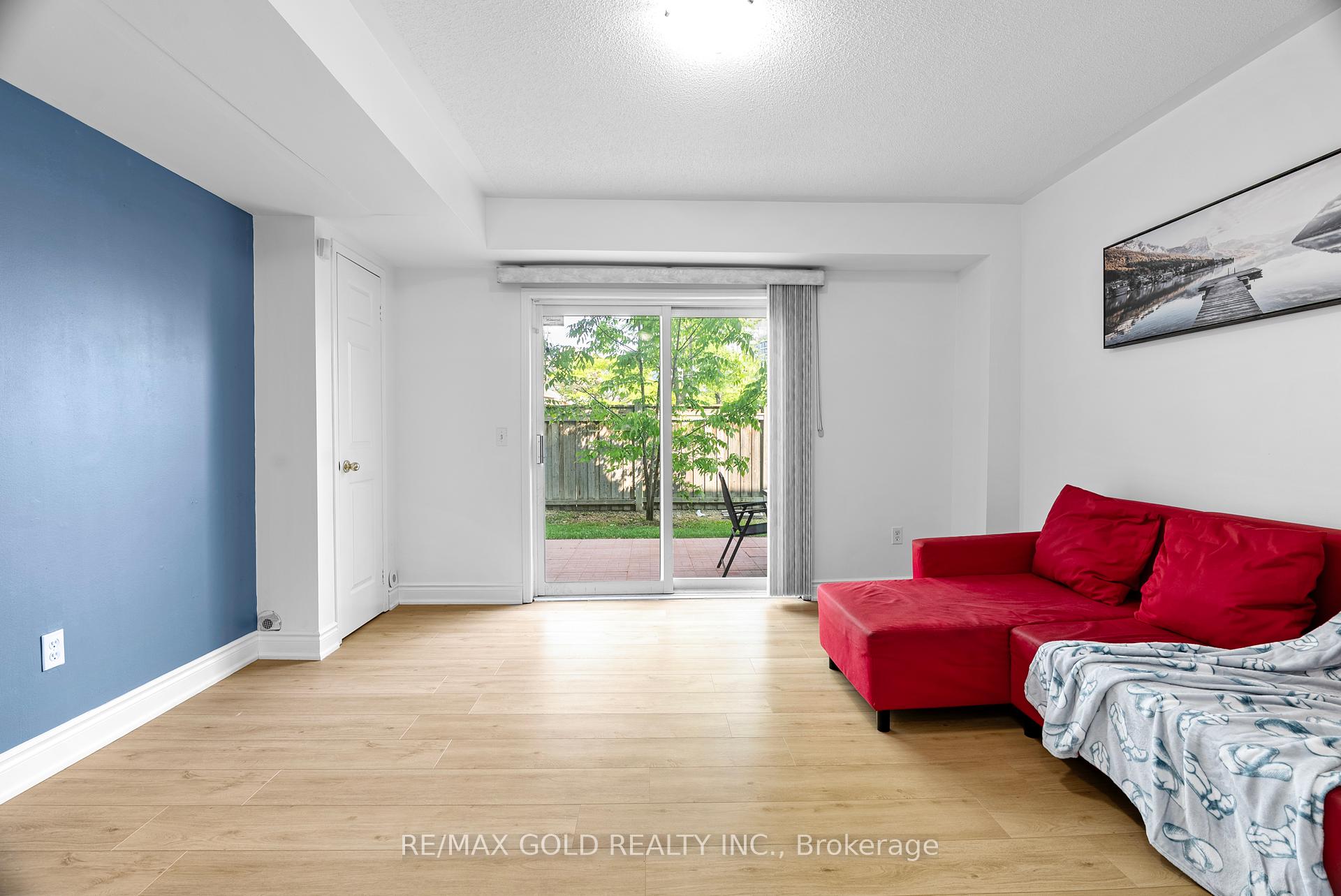 3 Bedrooms Condo at 50 Strathaven, Mississauga For sale