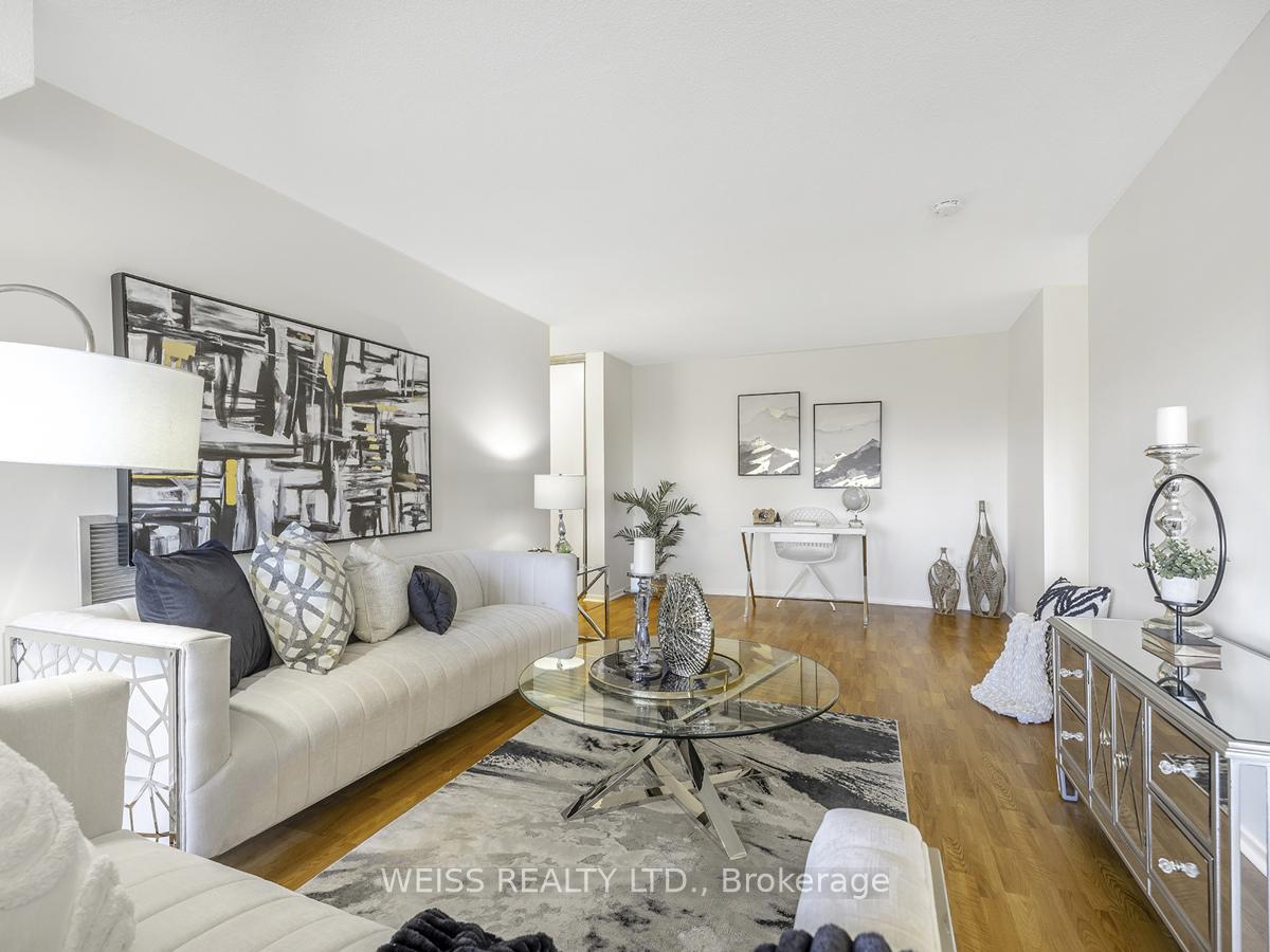 3 Bedrooms Condo at 150 Neptune,  Toronto For sale