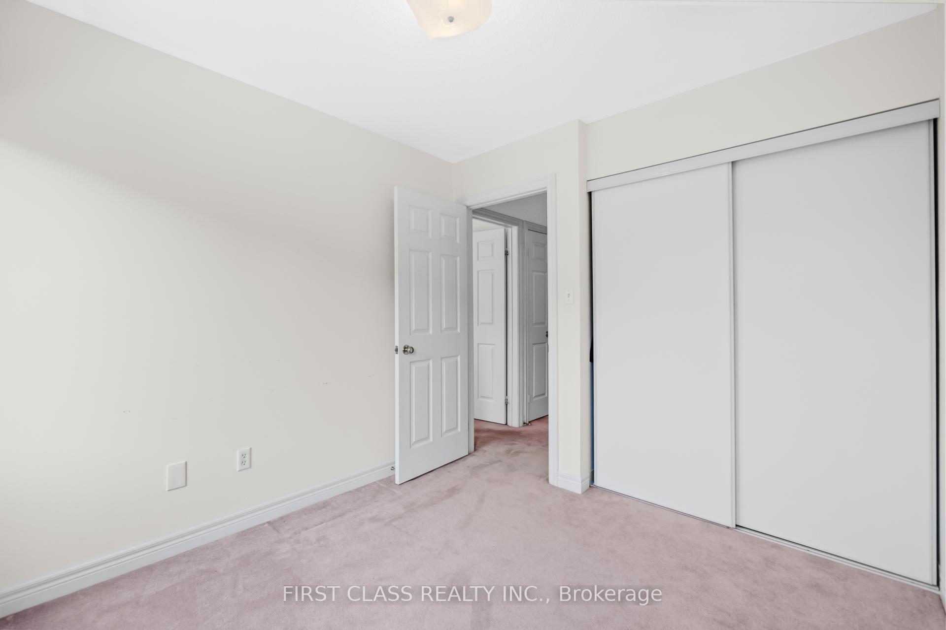 4 Bedrooms Condo at 10A Leaside Park, Toronto For sale