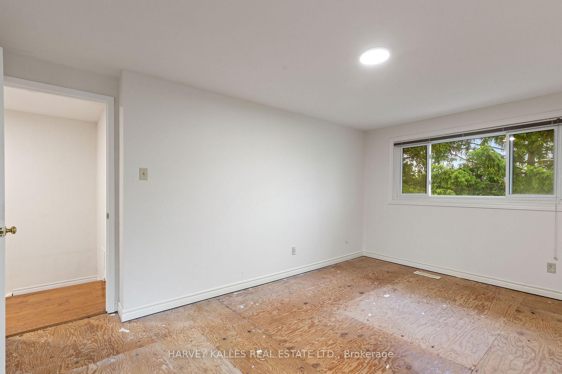 3 Bedrooms Condo at 2020 South Millway, Mississauga For sale