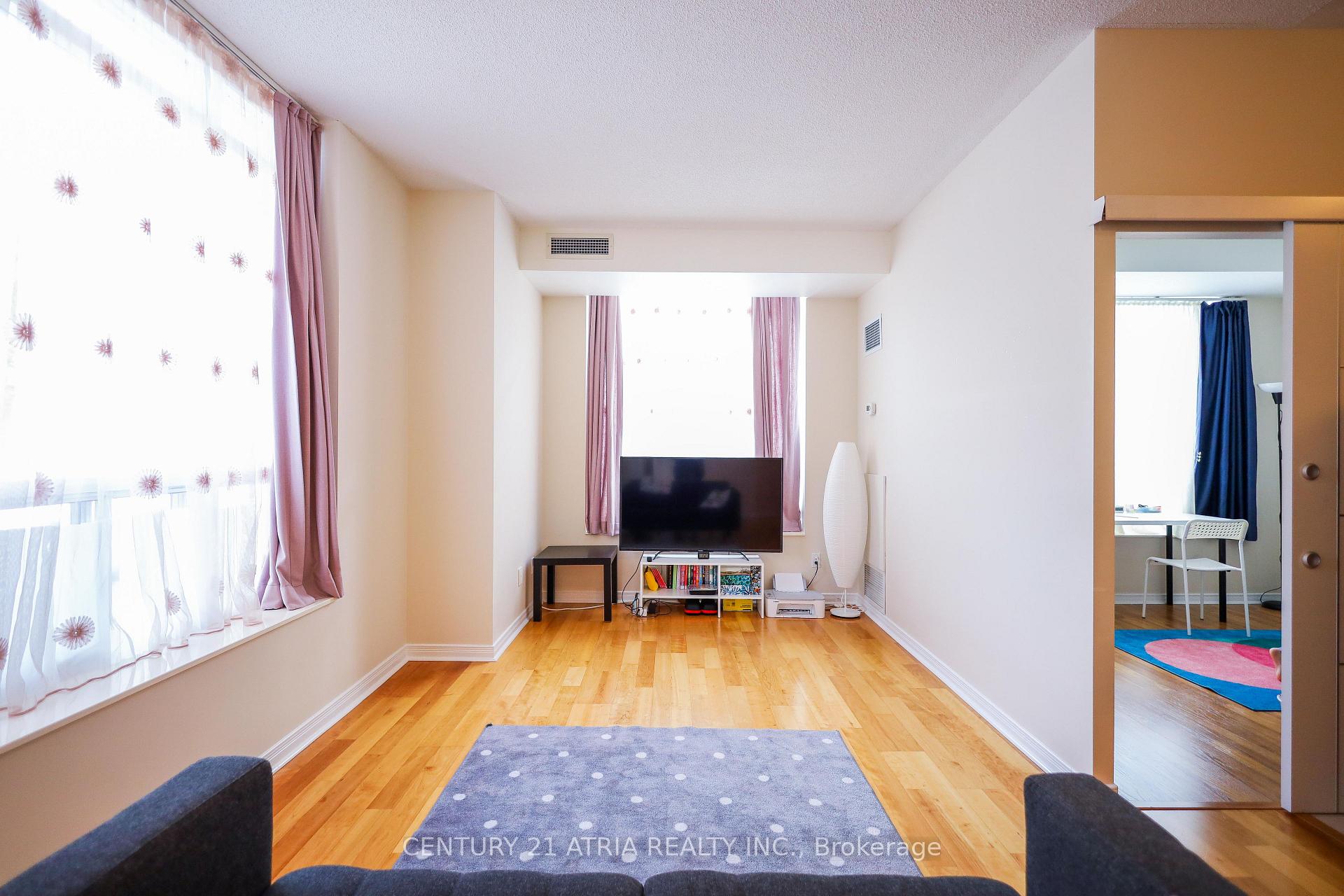 2 Bedrooms Condo at 455 Rosewell, Toronto For sale
