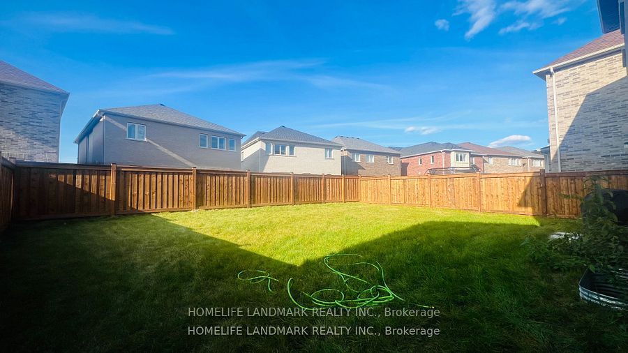 16 Kenneth Ross Crescent