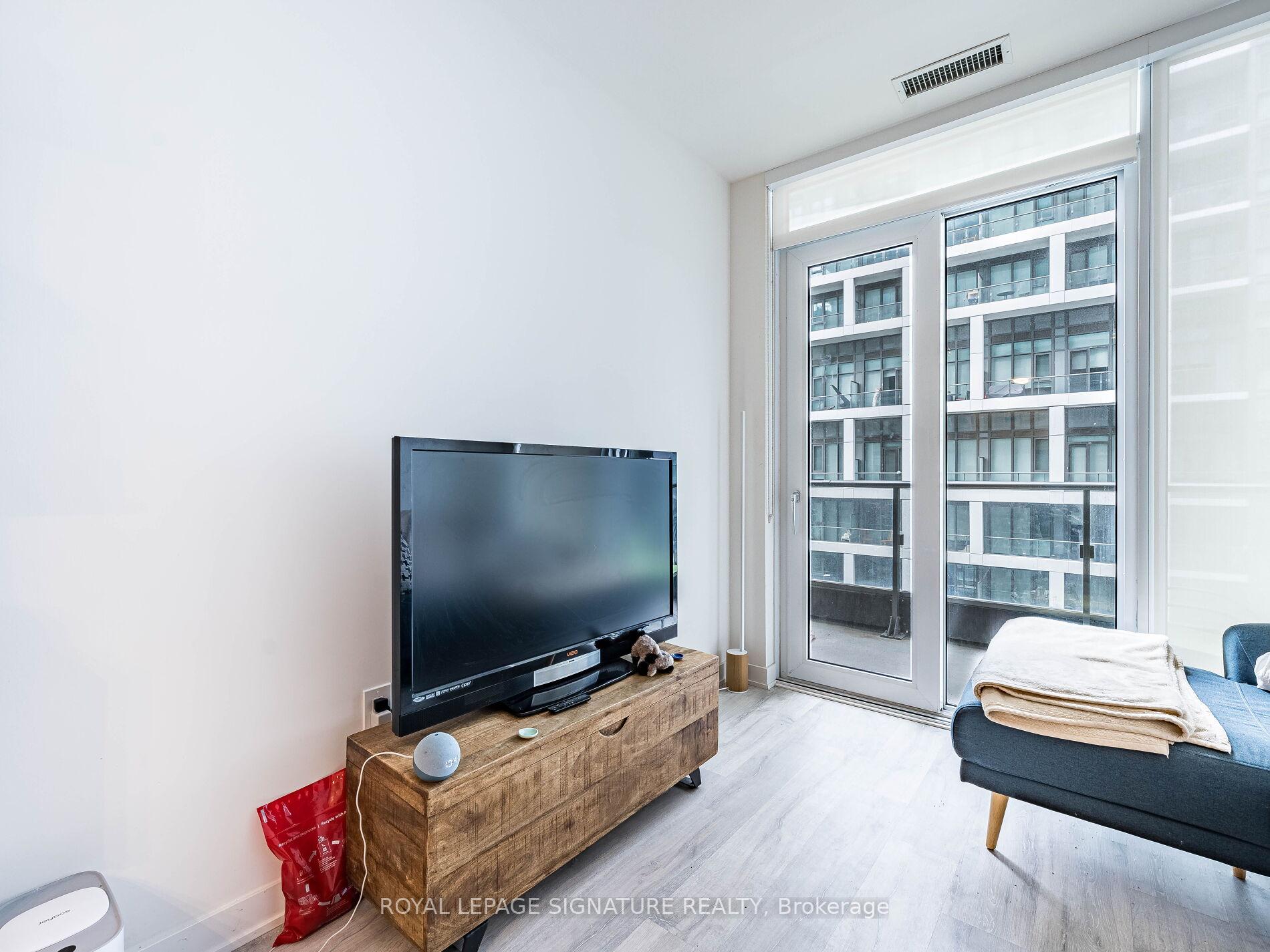 2 Bedrooms Condo at 60 Princess, Toronto For sale