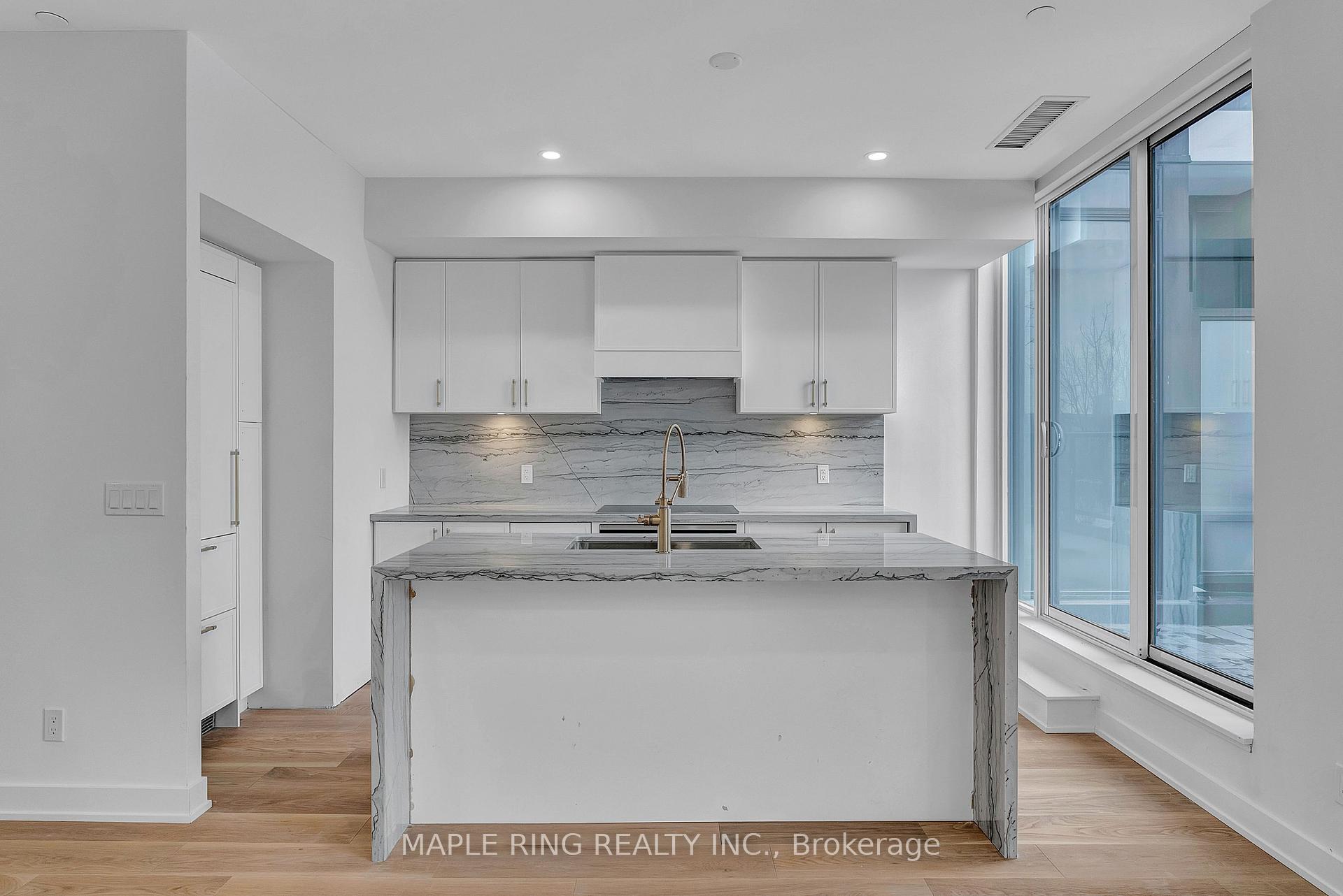 2 Bedrooms Condo at 2485 Taunton,  Oakville For sale