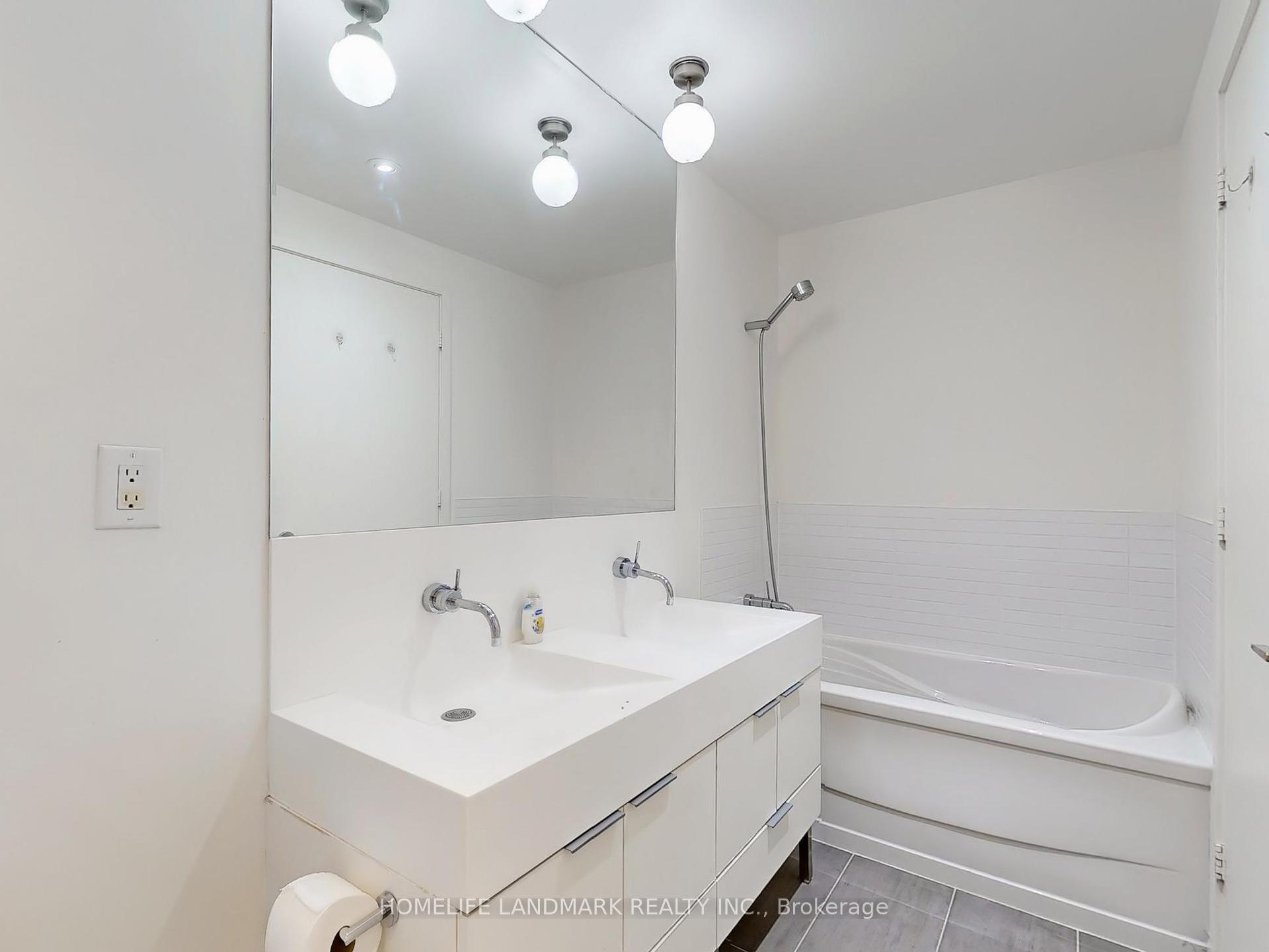 3 Bedrooms Condo at 110 Charles, Toronto For sale