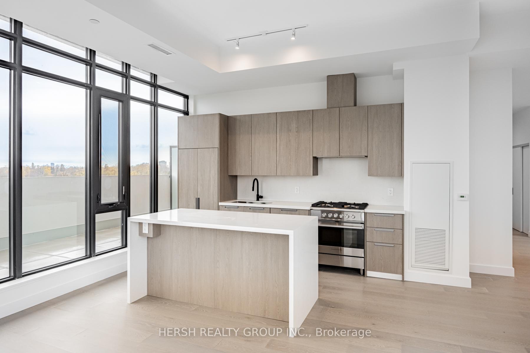 2 Bedrooms Condo at 160 Kingsway, Toronto For sale