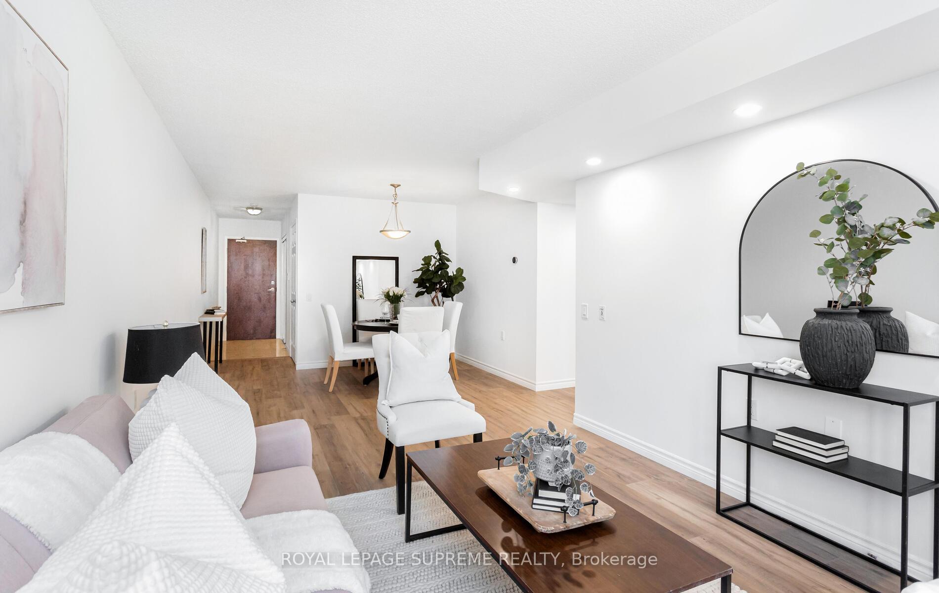 2 Bedrooms Condo at 35 Finch, Toronto For sale