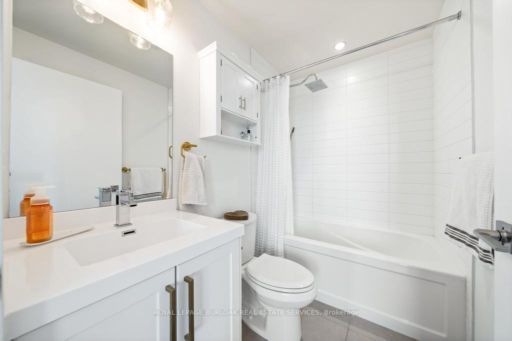 2 Bedrooms Condo at 2087 Fairview, Burlington For sale