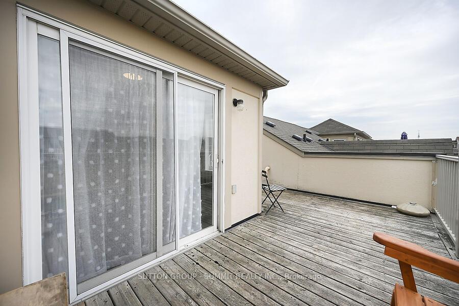 3 Bedrooms Condo at 633 DUNDAS,  Mississauga For sale