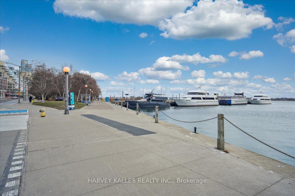 2 Bedrooms Condo at 550 Queens, Toronto For sale