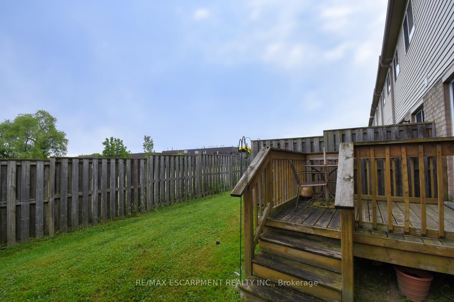 3 Bedrooms Condo at 7 Southside, Hamilton For sale