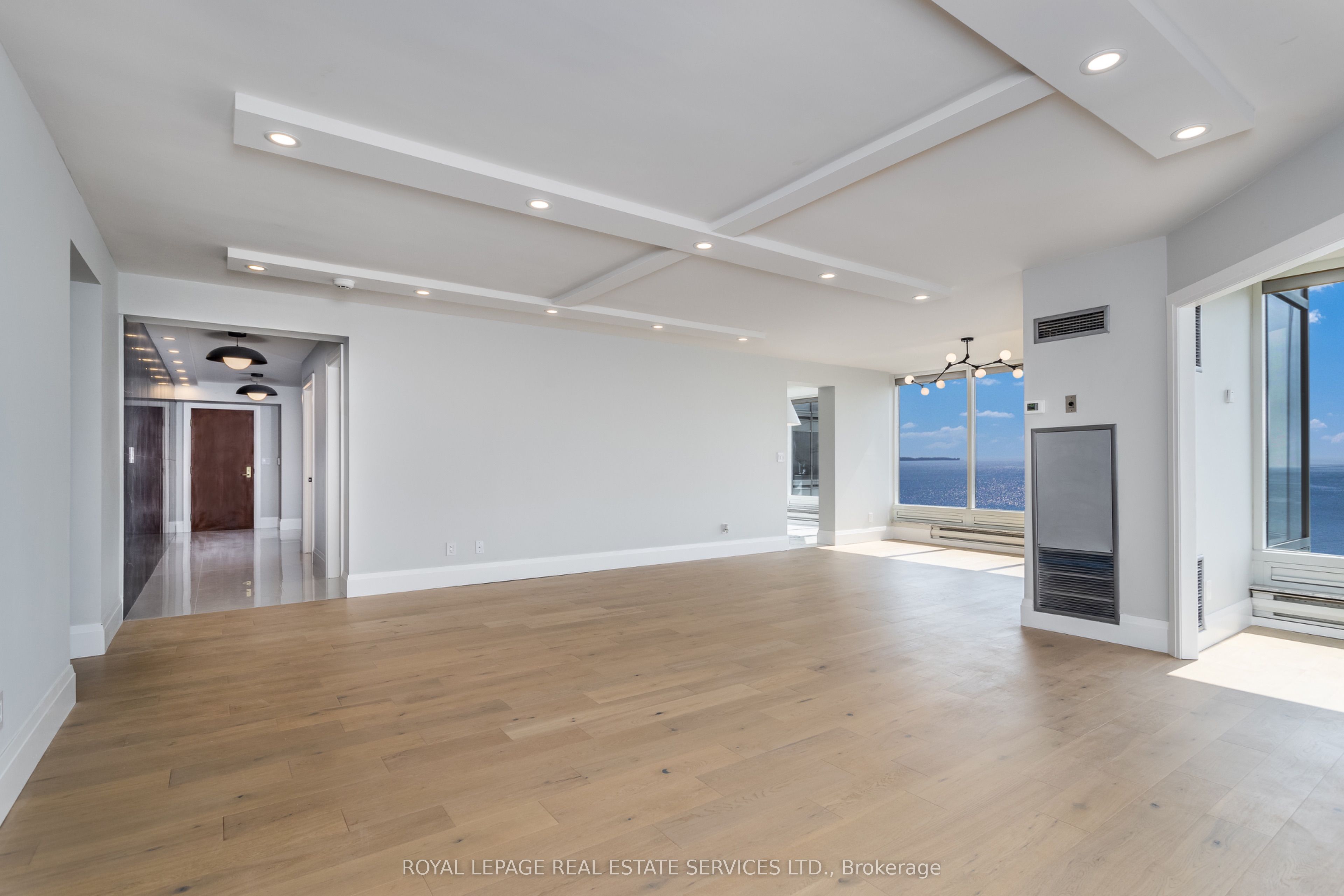 1 Palace Pier Court, #1806