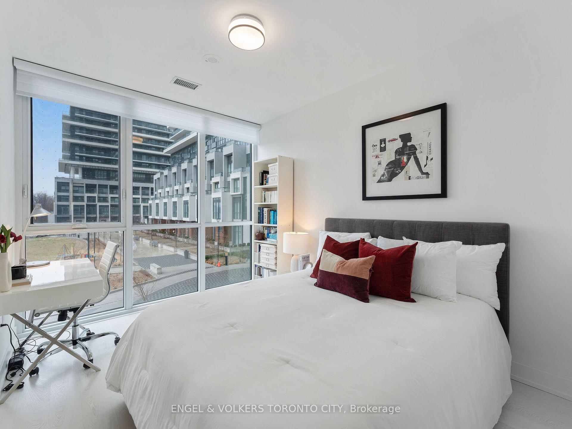 4 Bedrooms Condo at 30 Inn On The Park, Toronto For sale