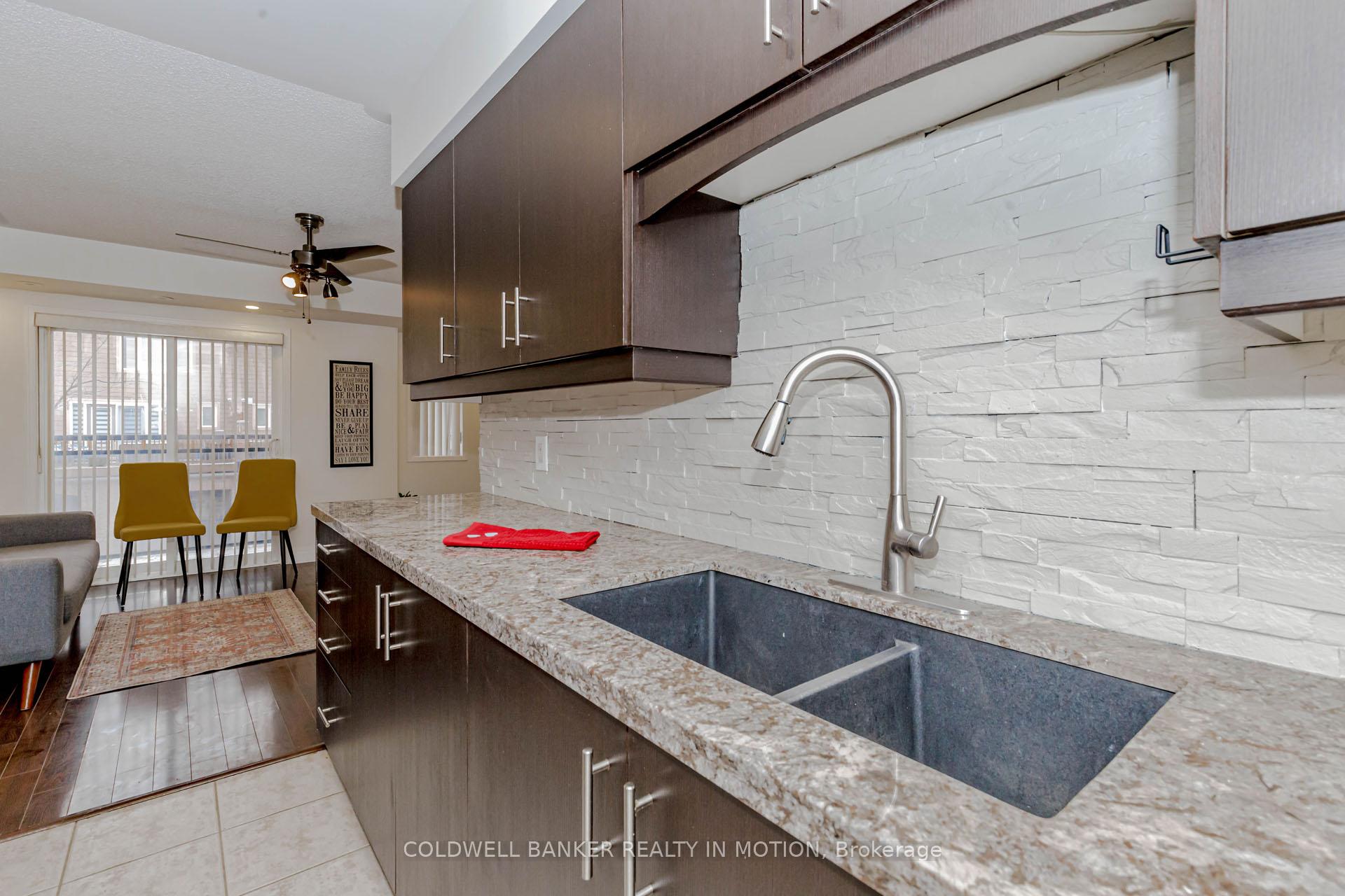 2 Bedrooms Condo at 4975 Southampton, Mississauga For sale