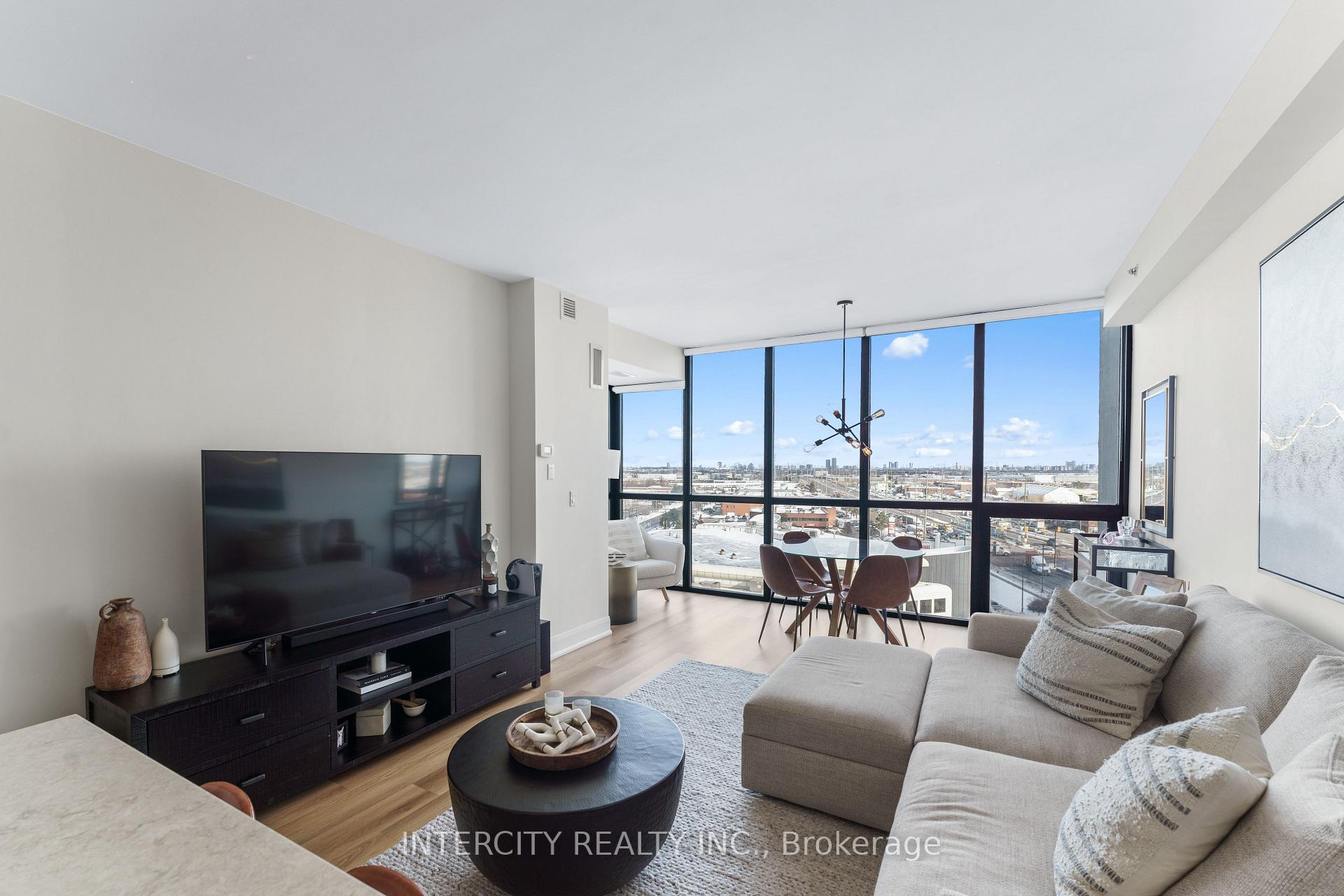 2 Bedrooms Condo at 2900 Highway 7, Vaughan For sale