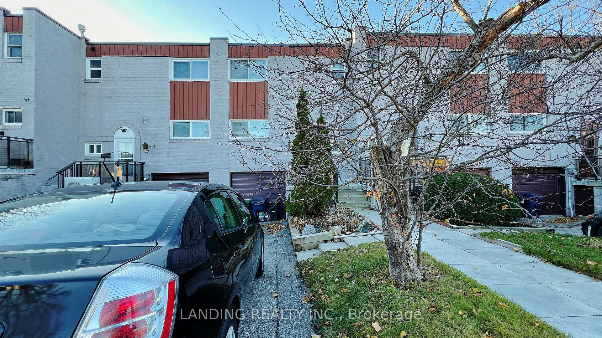 4 Bedrooms Condo at 22 KING HENRY’S, Toronto For sale