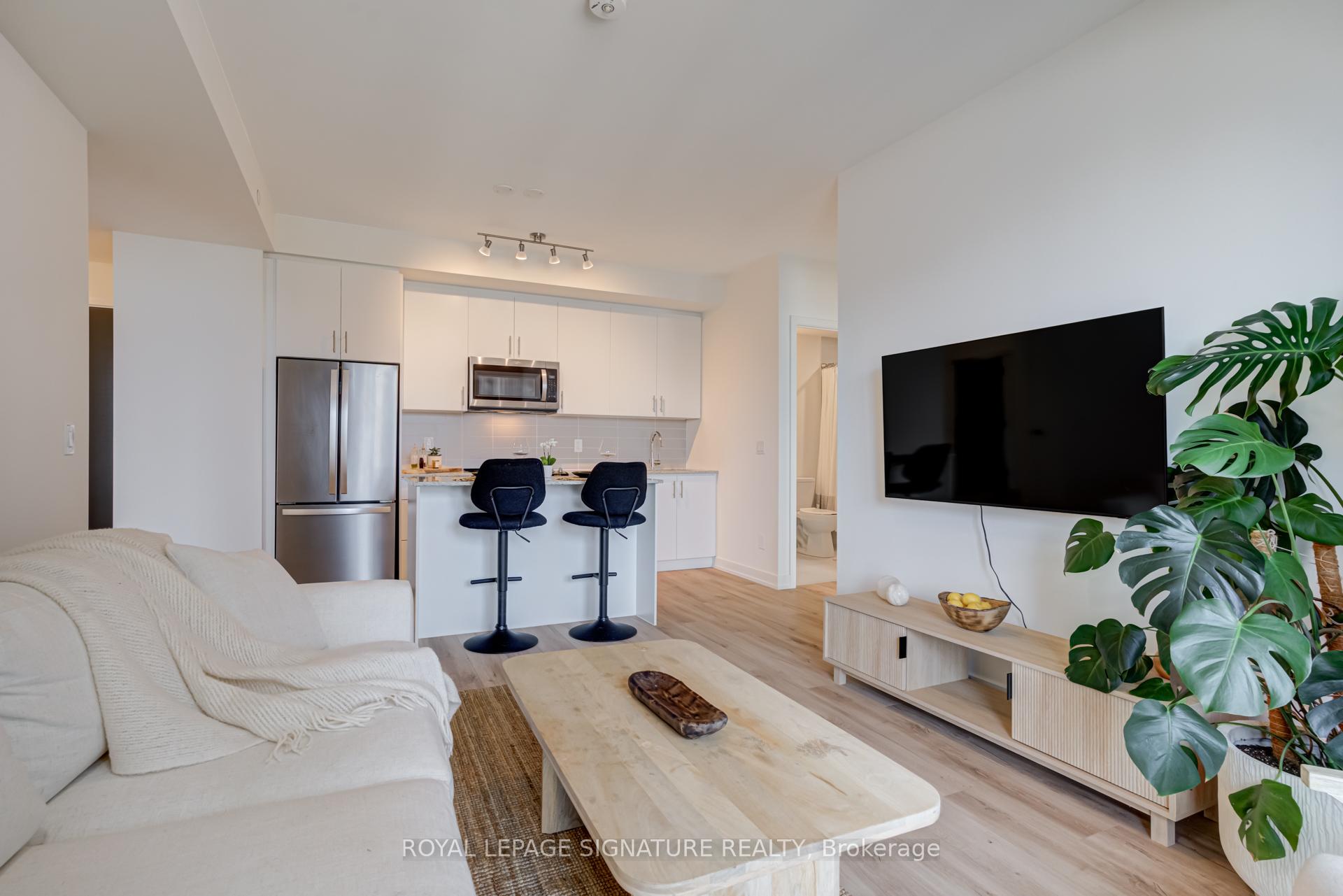 2 Bedrooms Condo at 335 Wheat Boom, Oakville For sale