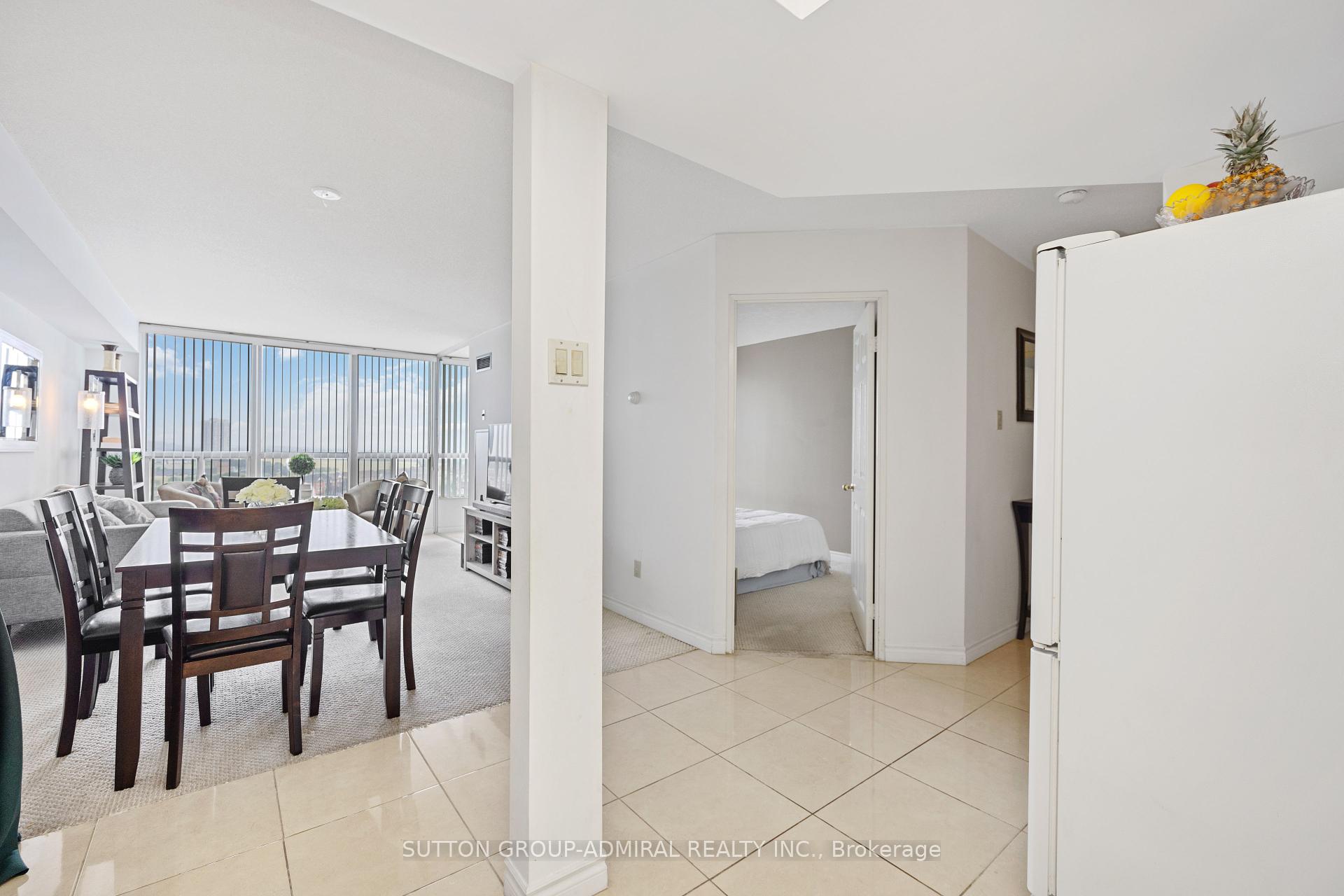 3 Bedrooms Condo at 4460 Tucana, Mississauga For sale